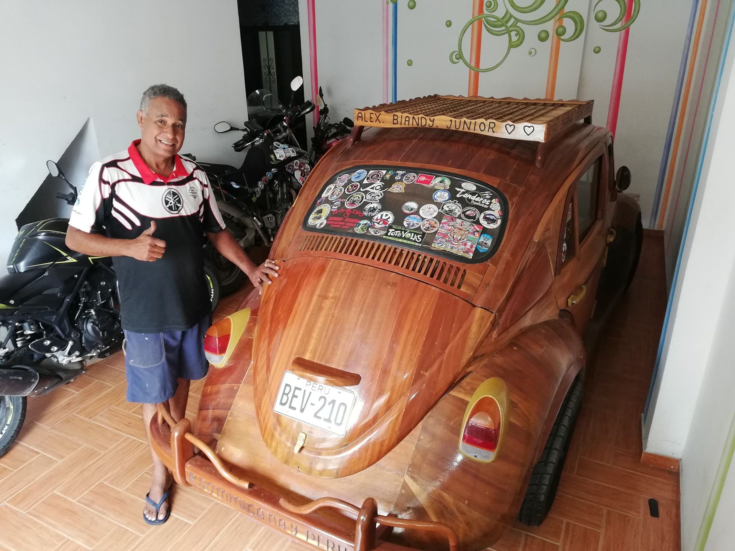 Volkswagen Brouk ze dřeva - 18 - Fotogalerie: Dřevěný Volkswagen Brouk (10/14)