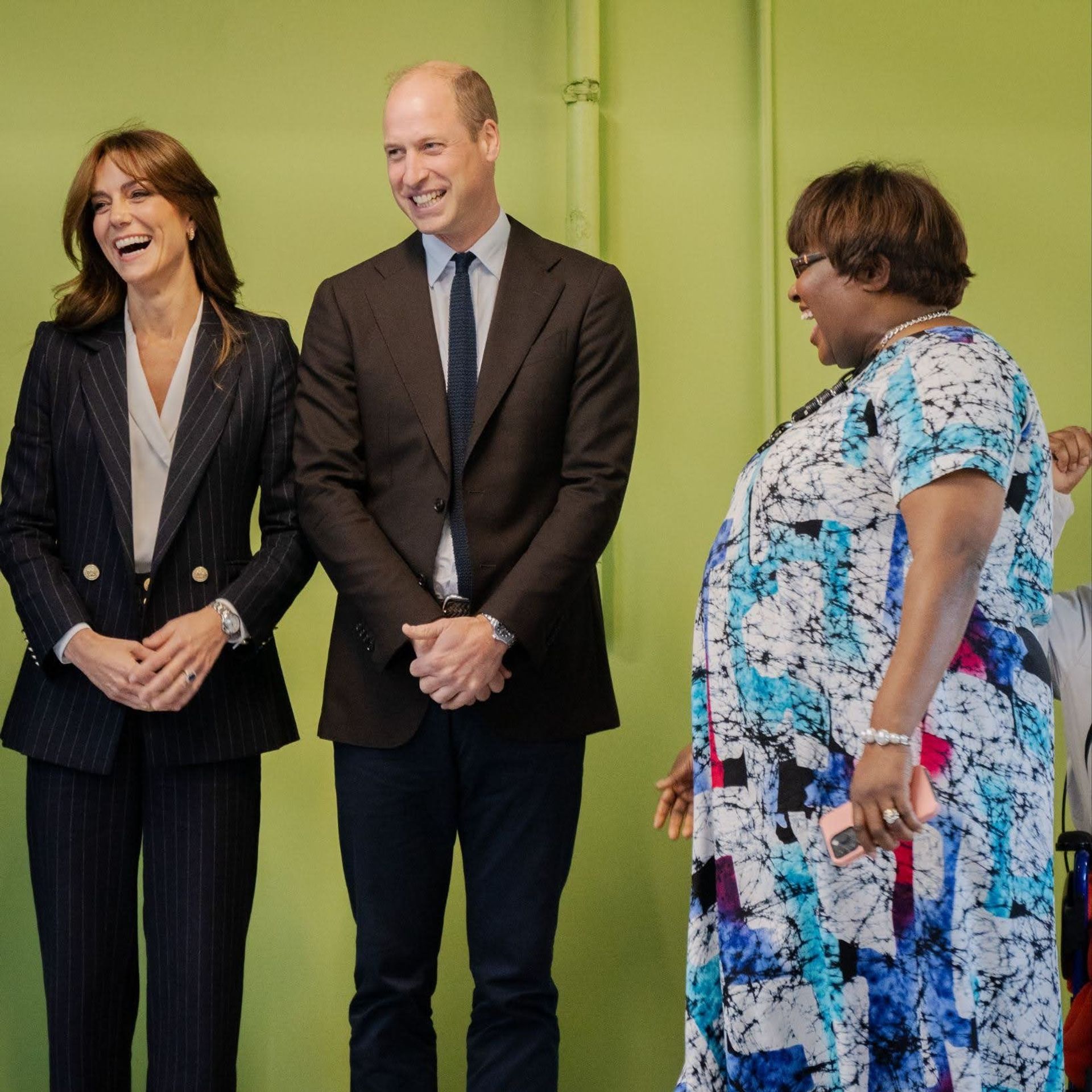 Setkání s profesorkou Uzo Iwobiovou, která založila nadaci pro podporu umění a kultury pro menšinové skupiny ve Walesu - Kate a William oslavují mezinárodní den žen (3/4)