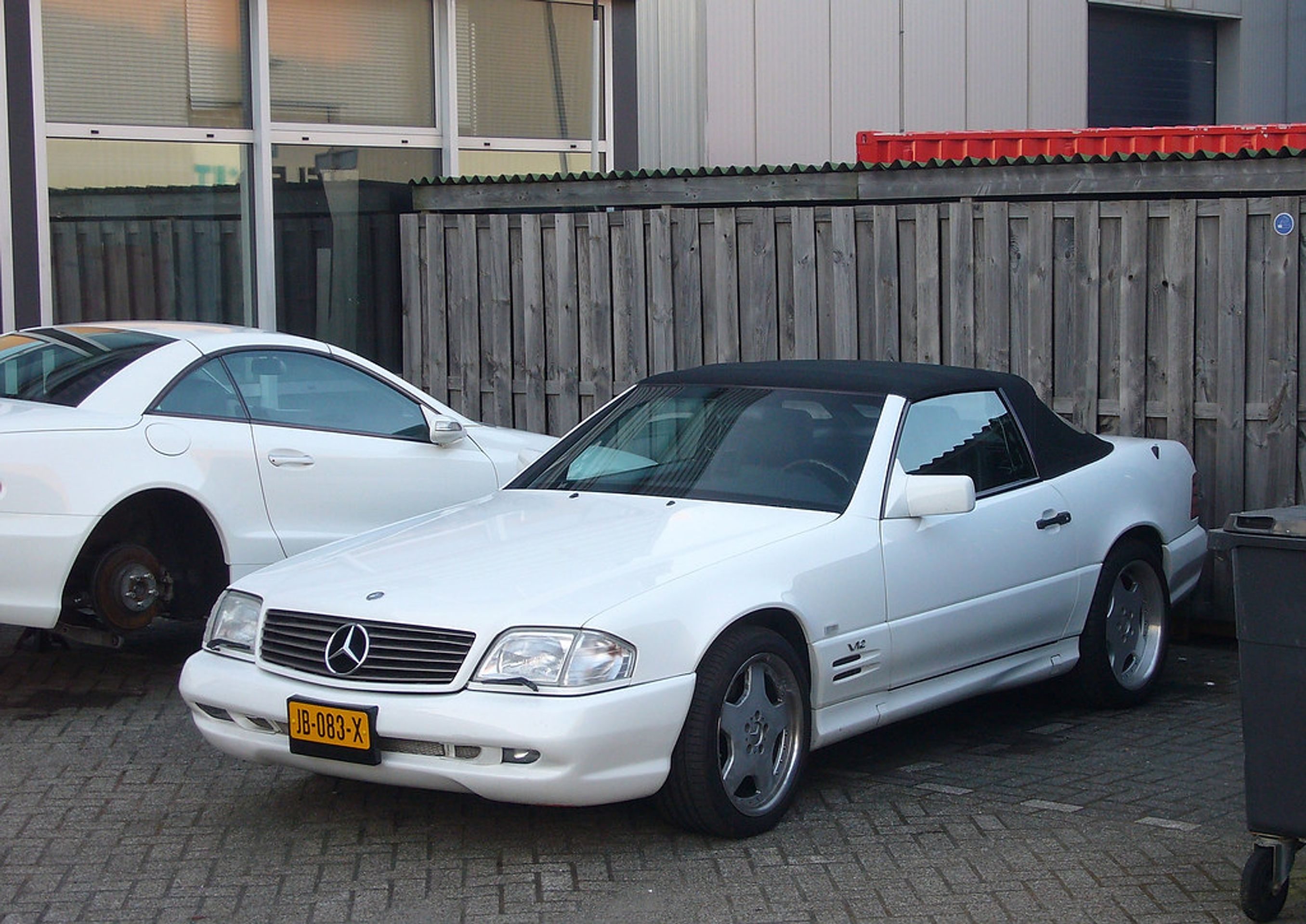 Mercedes-Benz 600SL - Tipy na investiční auta, jejichž hodnota by měla růst (3/5)
