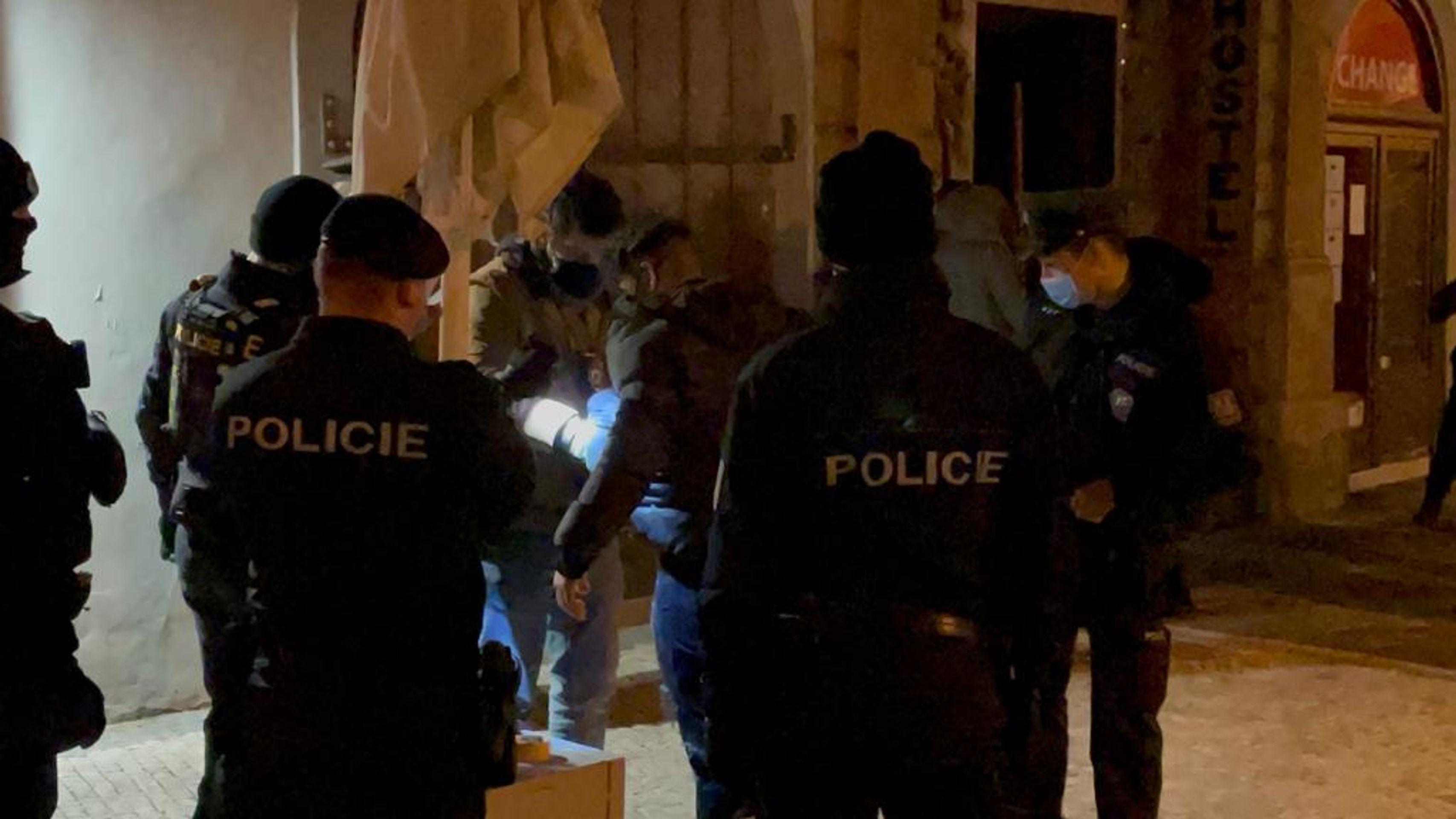 Nelegální party v Praze - 4 - GALERIE: Policie zasáhla proti nelegální party v Praze (3/5)
