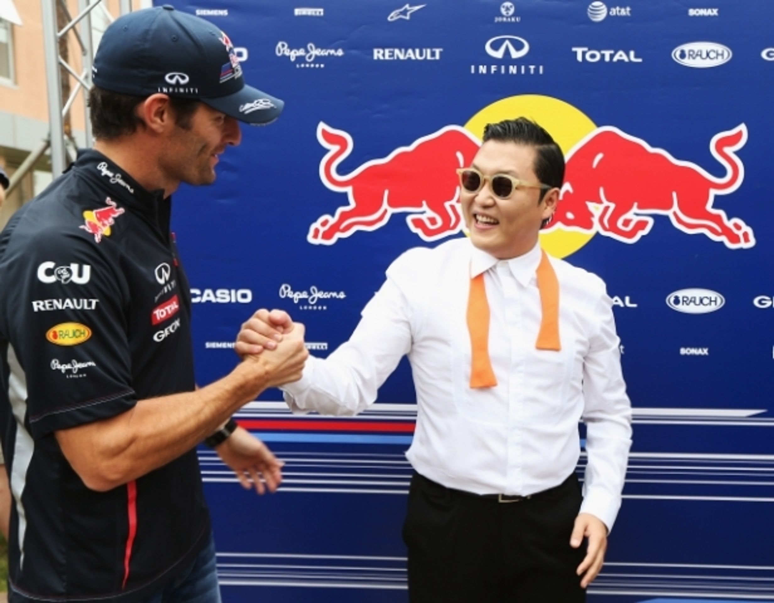Vettel, Webber, Psy a Gangnam style - 8 - GALERIE: Vettel, Webber, Psy a gangnam style (7/11)