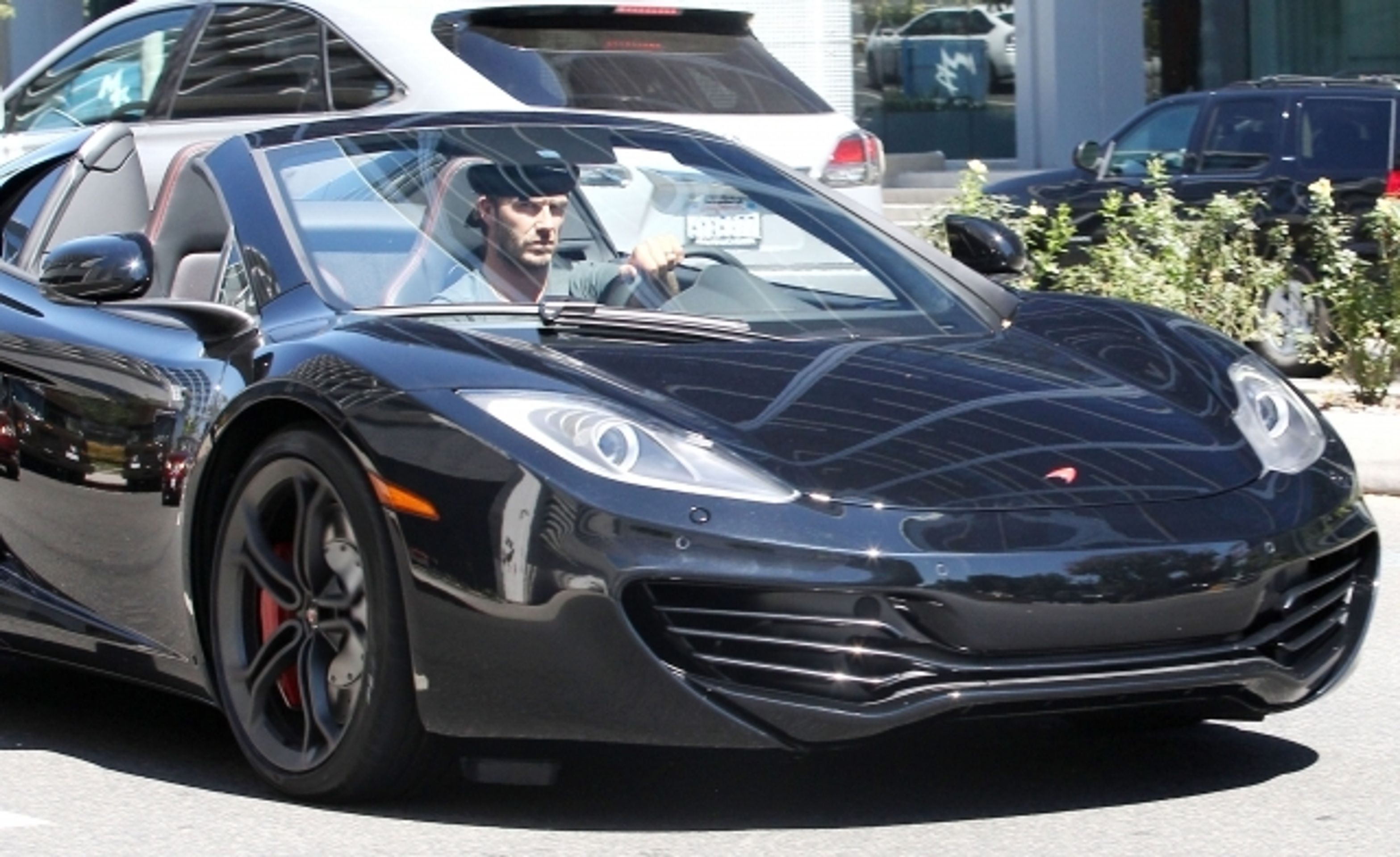 Beckham a jeho nové auto - 3 - GALERIE: Beckham a jeho nové auto (3/7)
