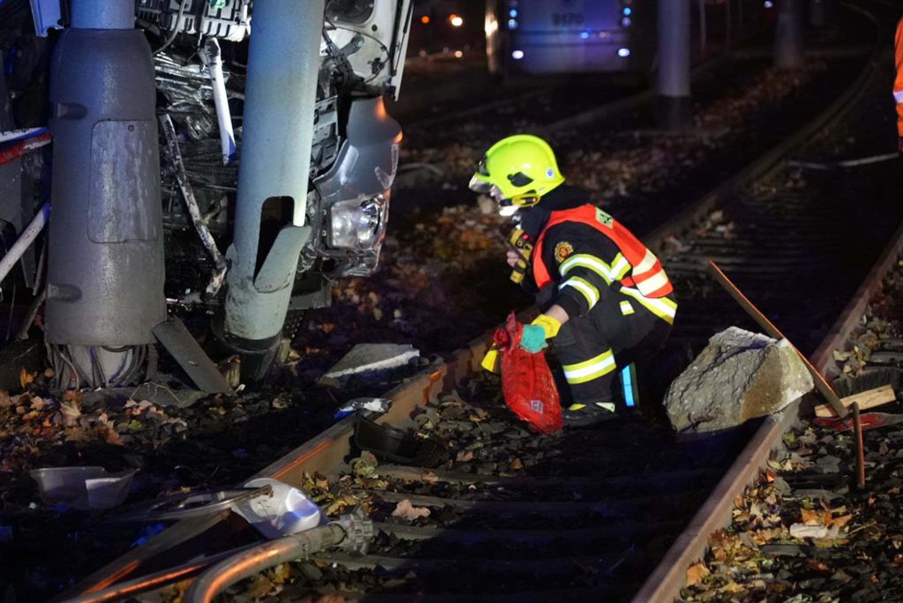 Nehoda na tramvajové zastávce - Nehoda na Podolském nábřeží (2/9)