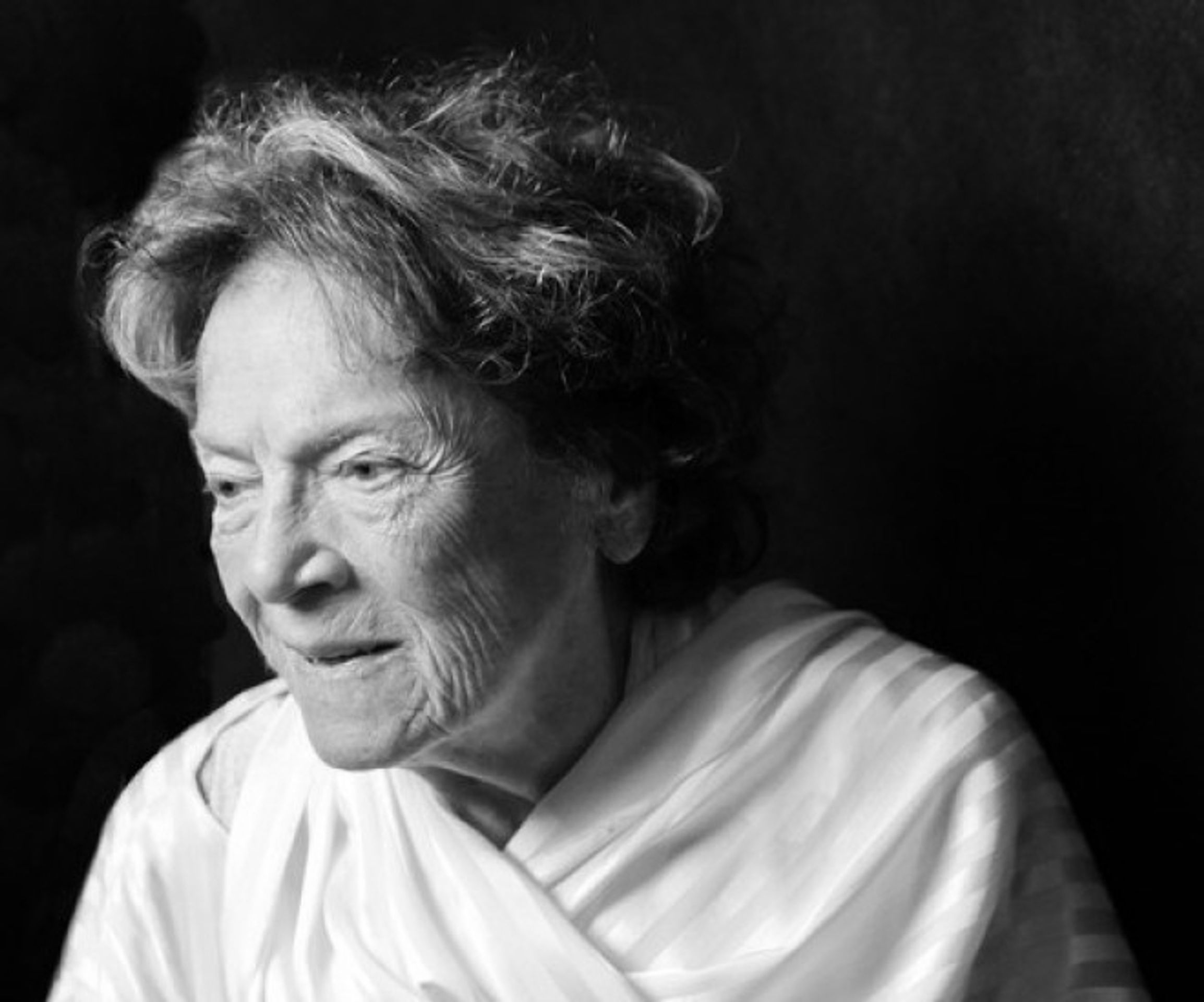Vlasta Chramostová - GALERIE: Lidé se loučí s Vlastou Chramostovou (24/24)
