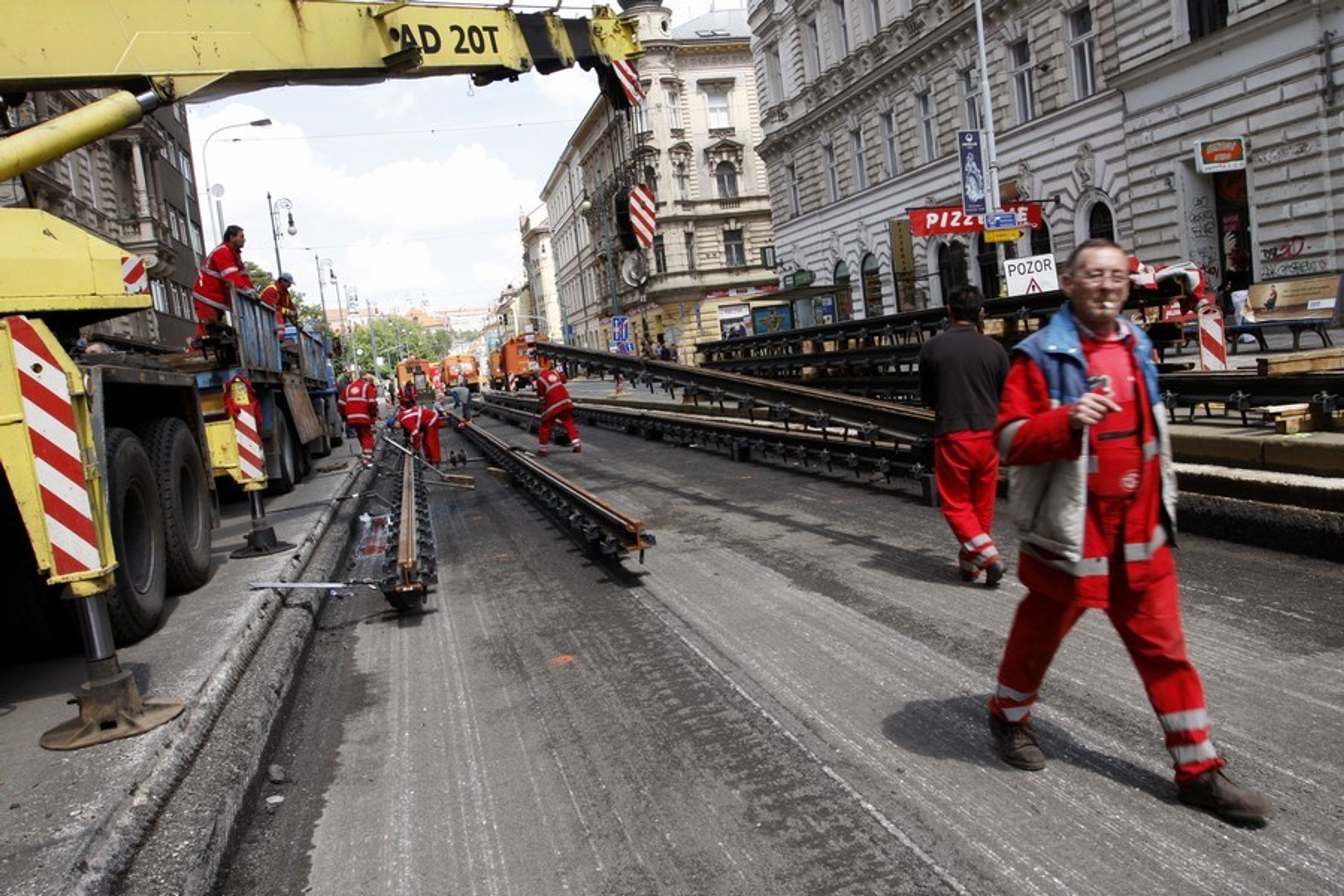 Výluka tramvajové trati-4 - GALERIE: tramvajaci (1/9)