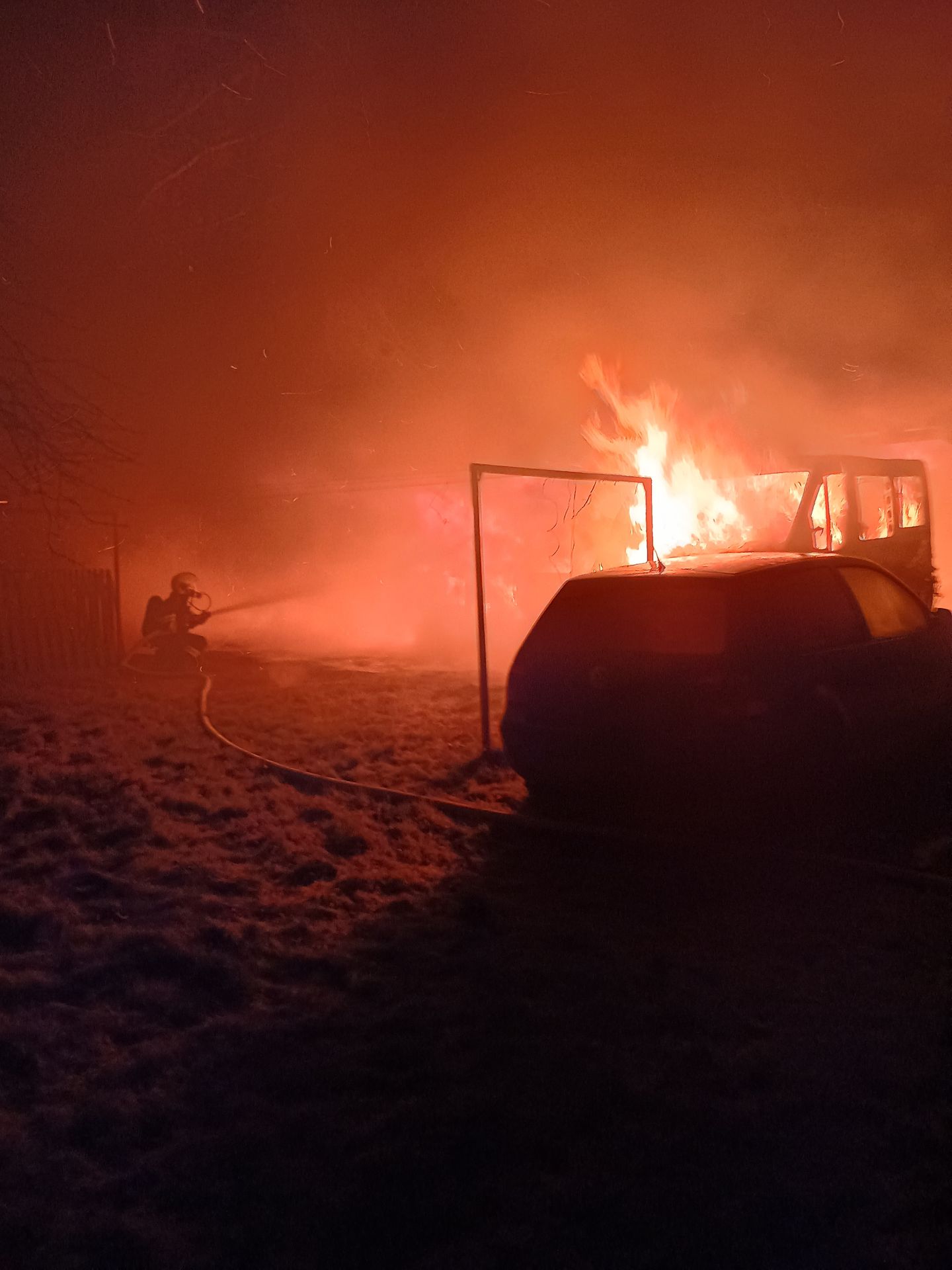 Požár několika aut v Milevsku - Požár několika aut v Milevsku (2/5)