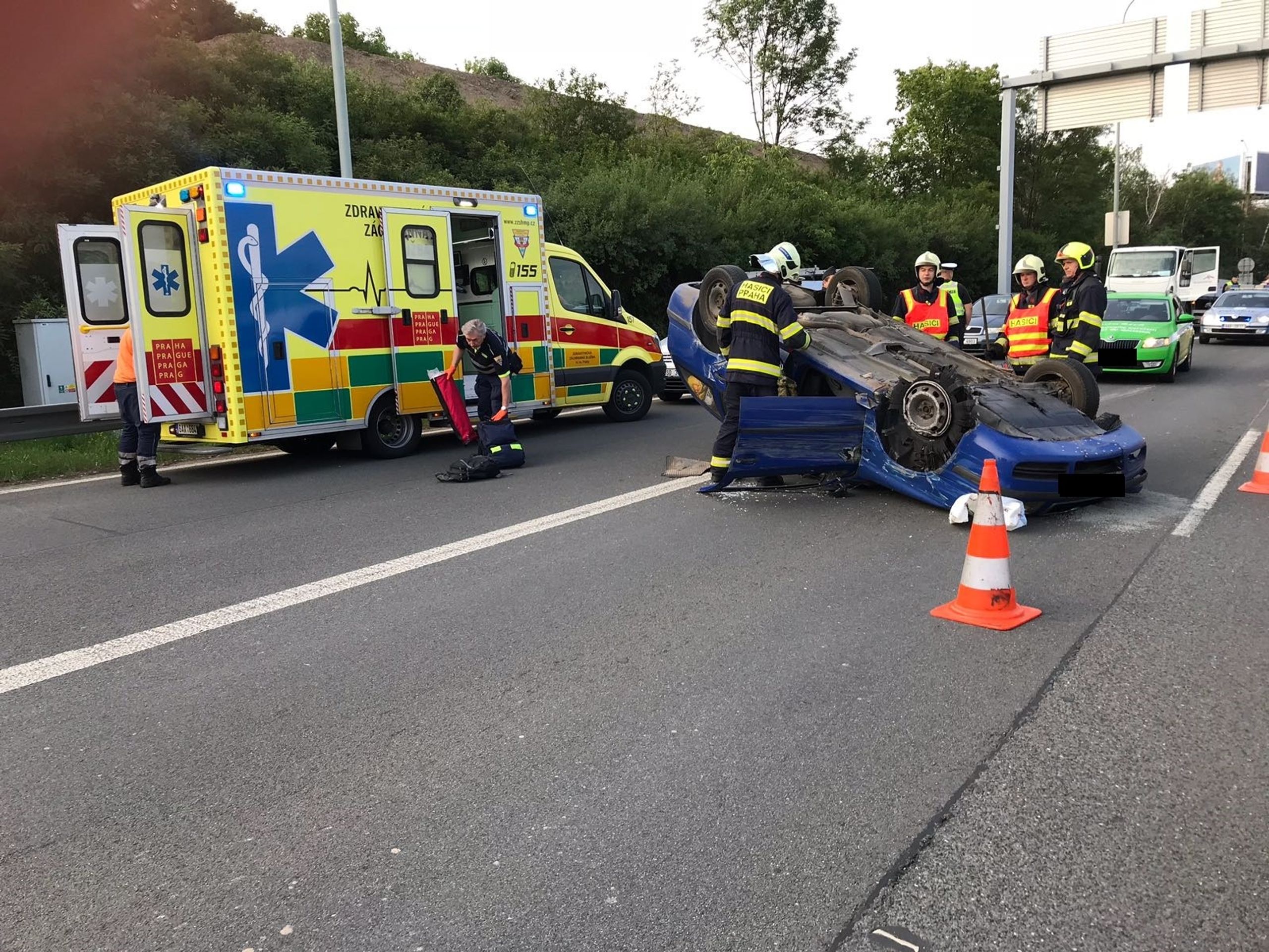 Nehoda šesti aut na Jižní spojce - 2 - GALERIE: Nehoda šesti aut na Jižní spojce (4/5)