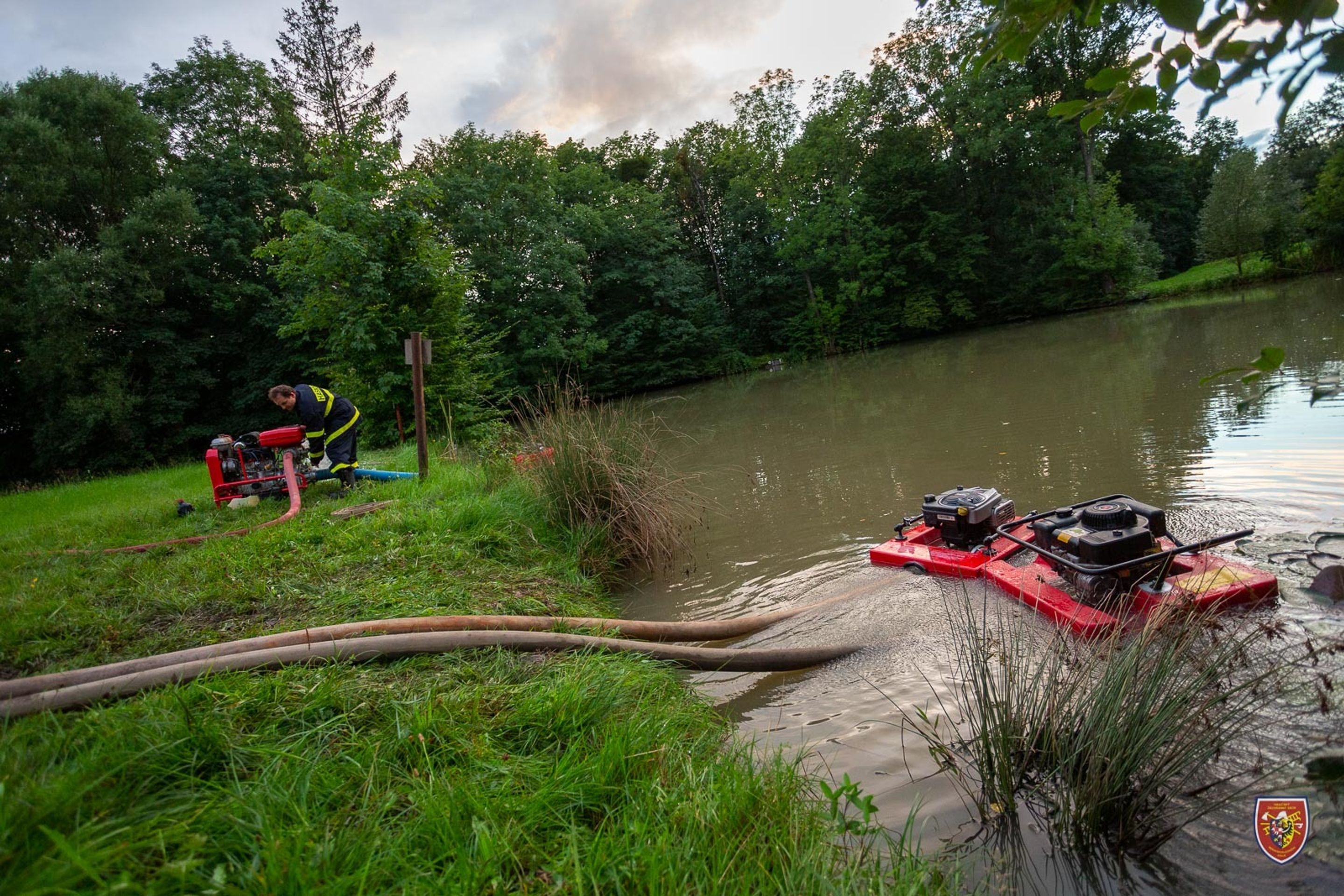 Požár seníku na Frýdecko-Místecku způsobil dvoumilionovou škodu - 6 - GALERIE: Rozsáhlý požár seníku na Frýdecko-Místecku (5/10)