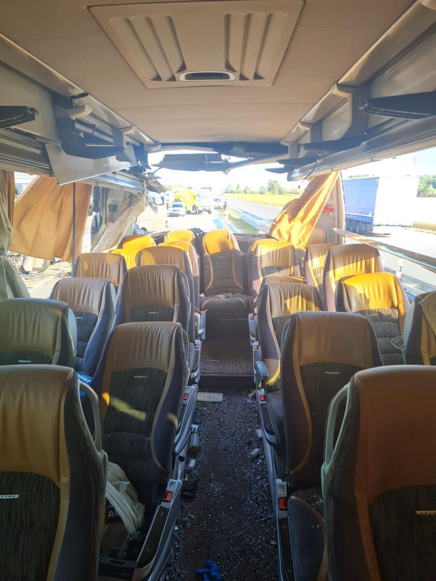Vážná dopravní nehoda na D2 směr Brno (12) - Vážná dopravní nehoda na D2 směr Brno (4/22)