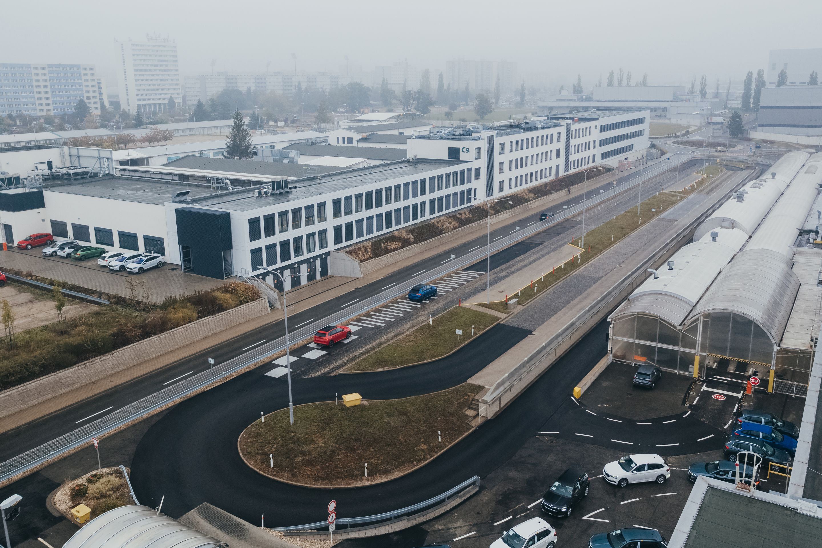 Zkušební polygon Škoda Auto v Mladé Boleslavi - Speciální polygon, na kterém se testují nové škodovky v Mladé Boleslavi (6/6)
