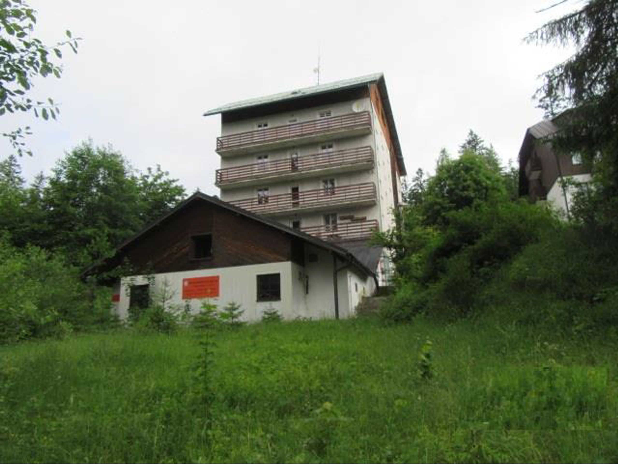 Železná Ruda (Špičák) Rekreační objekt - Nemovitosti, kterých se chce stát zbavit (5/12)