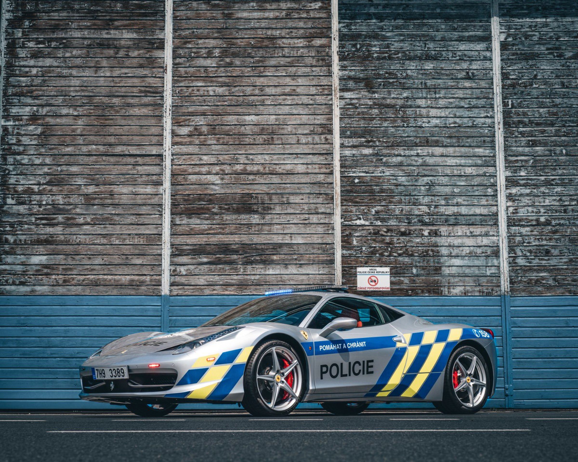 Ferrari F 142 – 458 Italia v barvách české policie - Ferrari F 142 – 458 Italia v barvách české policie (7/8)