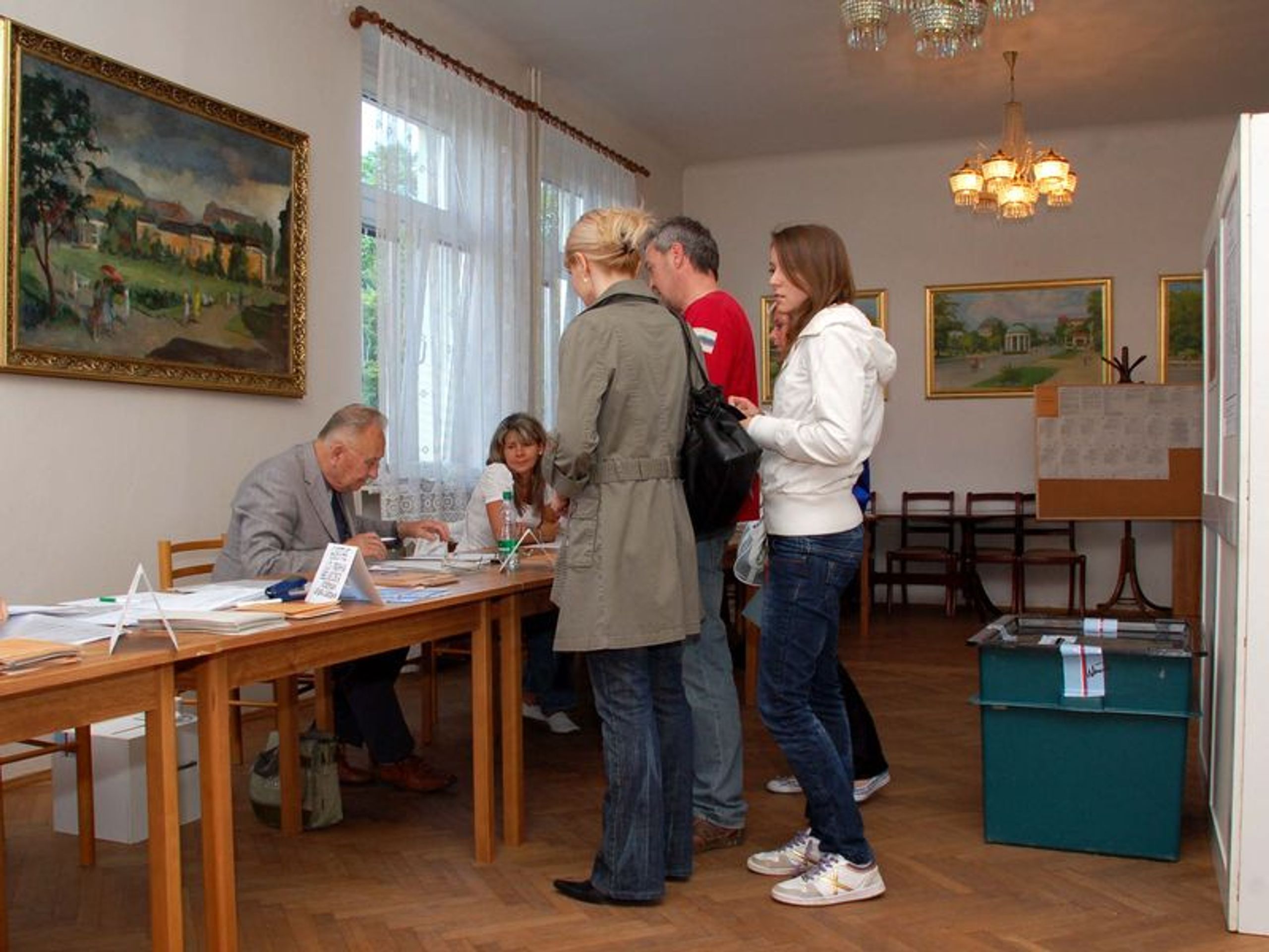 Volby ve Františkových lázních - GALERIE: Volby 2010 fotografie (10/13)