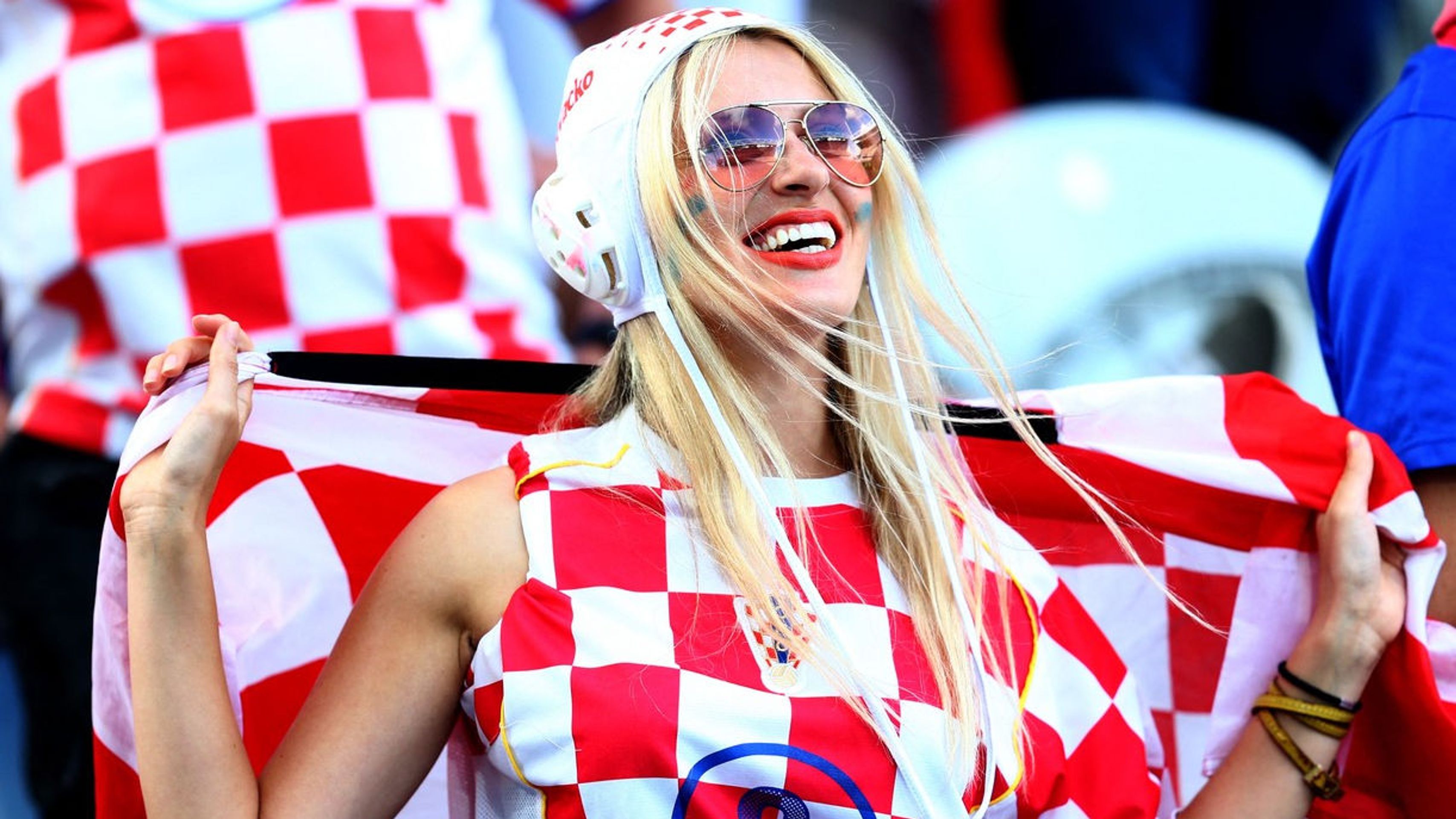 Fanynka chorvatského týmu - GALERIE: Fanoušci Chorvatska (3/6)