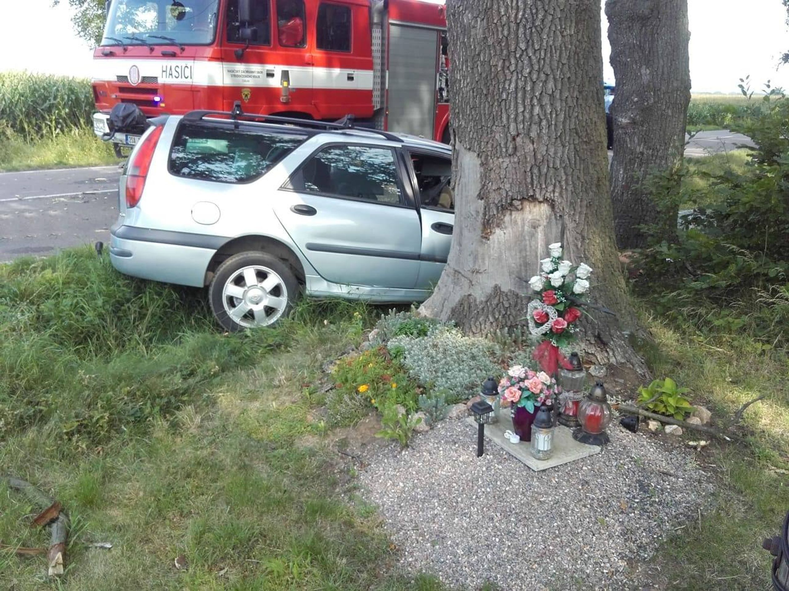 Tragická nehoda u obce Chedrbí - GALERIE: Tragická nehoda u Chedrbí (1/6)
