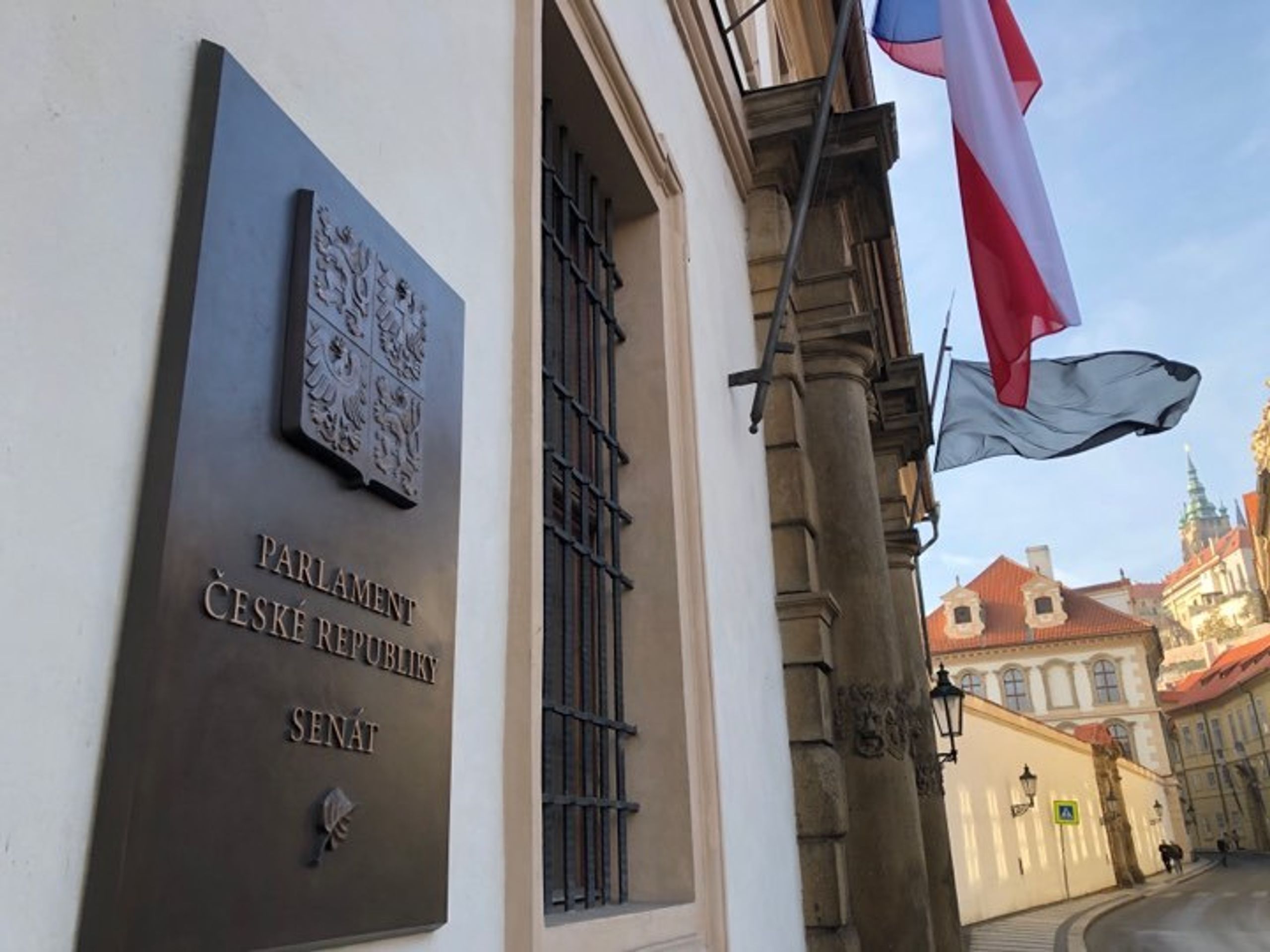 Senátoři na zasedání organizačního výboru - 4 - GALERIE: Senát prozradí, co se bude dít po úmrtí Jaroslava Kubery (8/12)