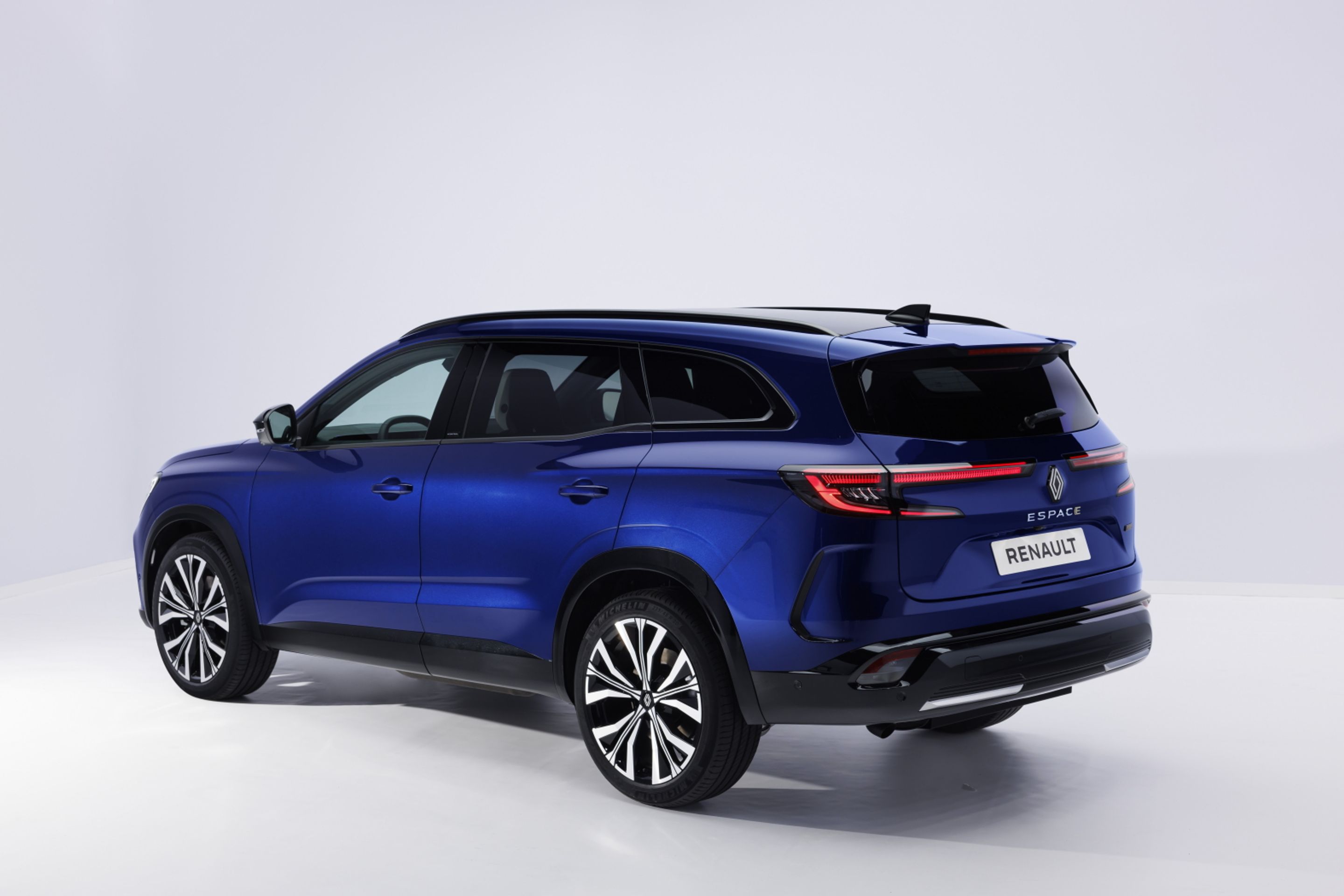 Nový Renault Espace - Nový Espace má být cestovatelským salónkem na kolech (3/15)