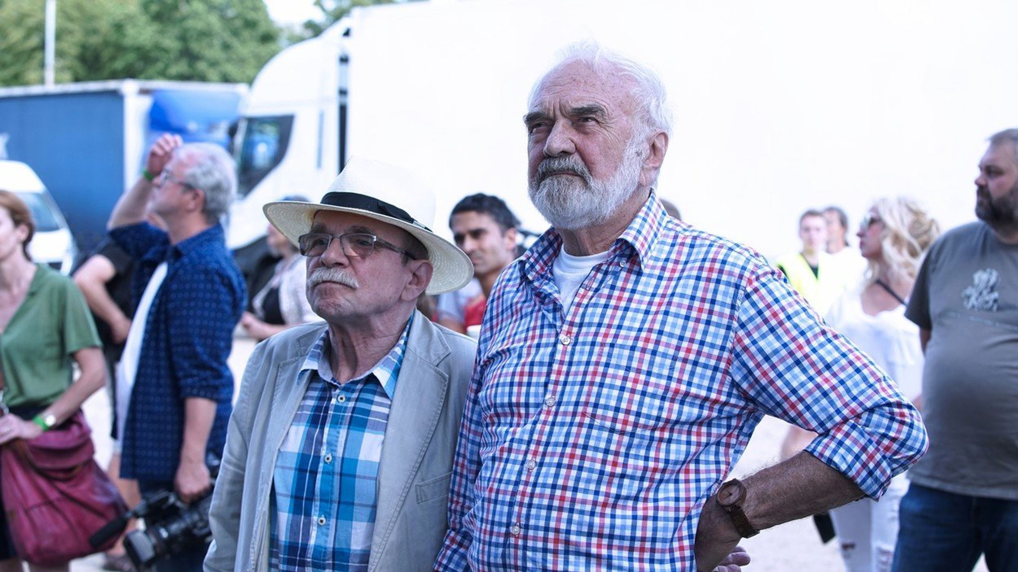 Demonstrace na Letné - Zdeněk Svěrák a Jaroslav Uhlíř - GALERIE: Osobnosti na Letné (16/25)