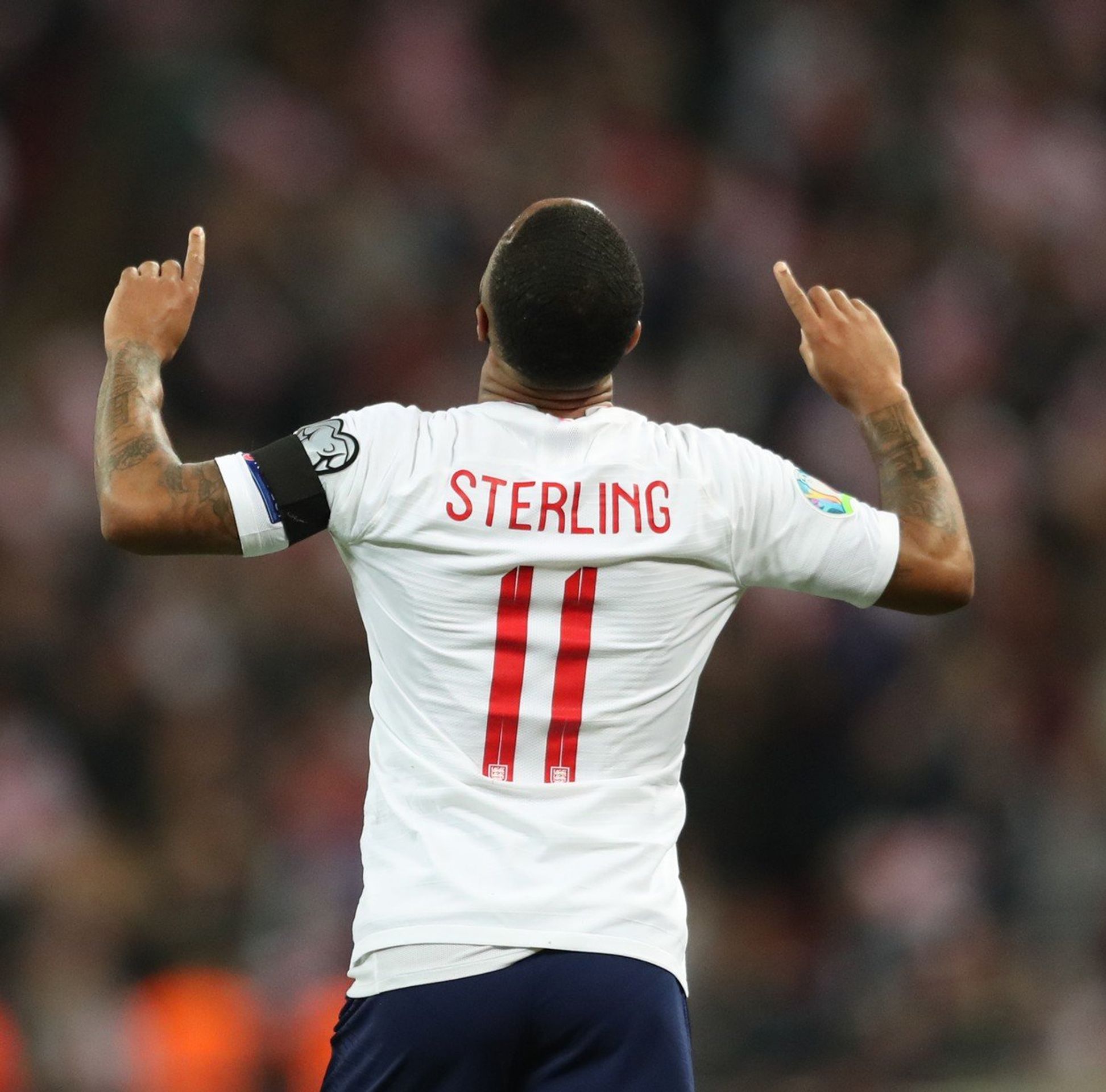 Raheem Sterling - GALERIE: Raheem Sterling ukázal po gólu fotografii pod dresem (2/4)