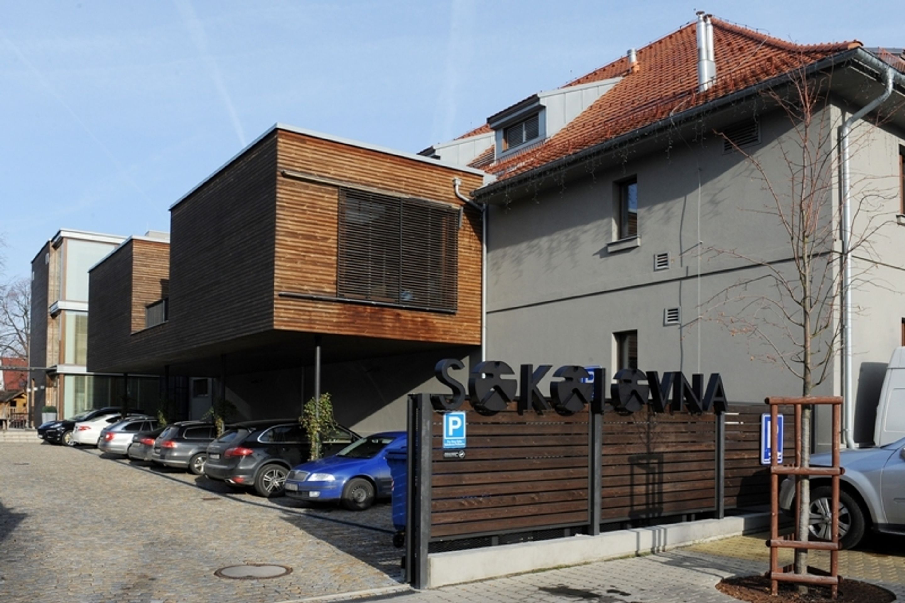Babišova Sokolovna Průhonice - 5 - GALERIE: Babišovy domy, které vlastní přes své společnosti (10/17)