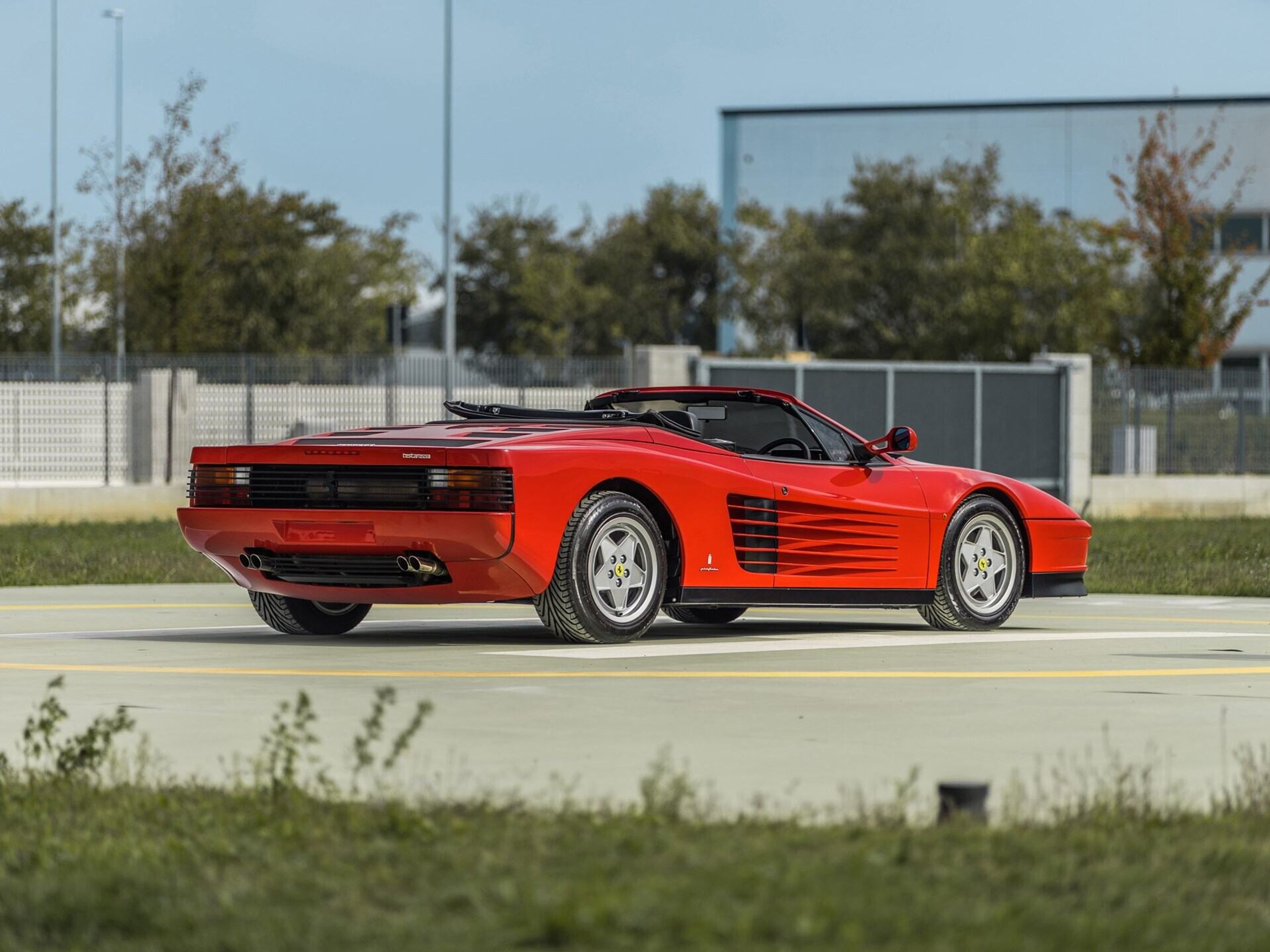 Ferrari Testarossa Spider z roku 1990 - Prohlédněte si ultravzácné Ferrari Testarossa Spider z roku 1990 za 40 milionů (4/19)
