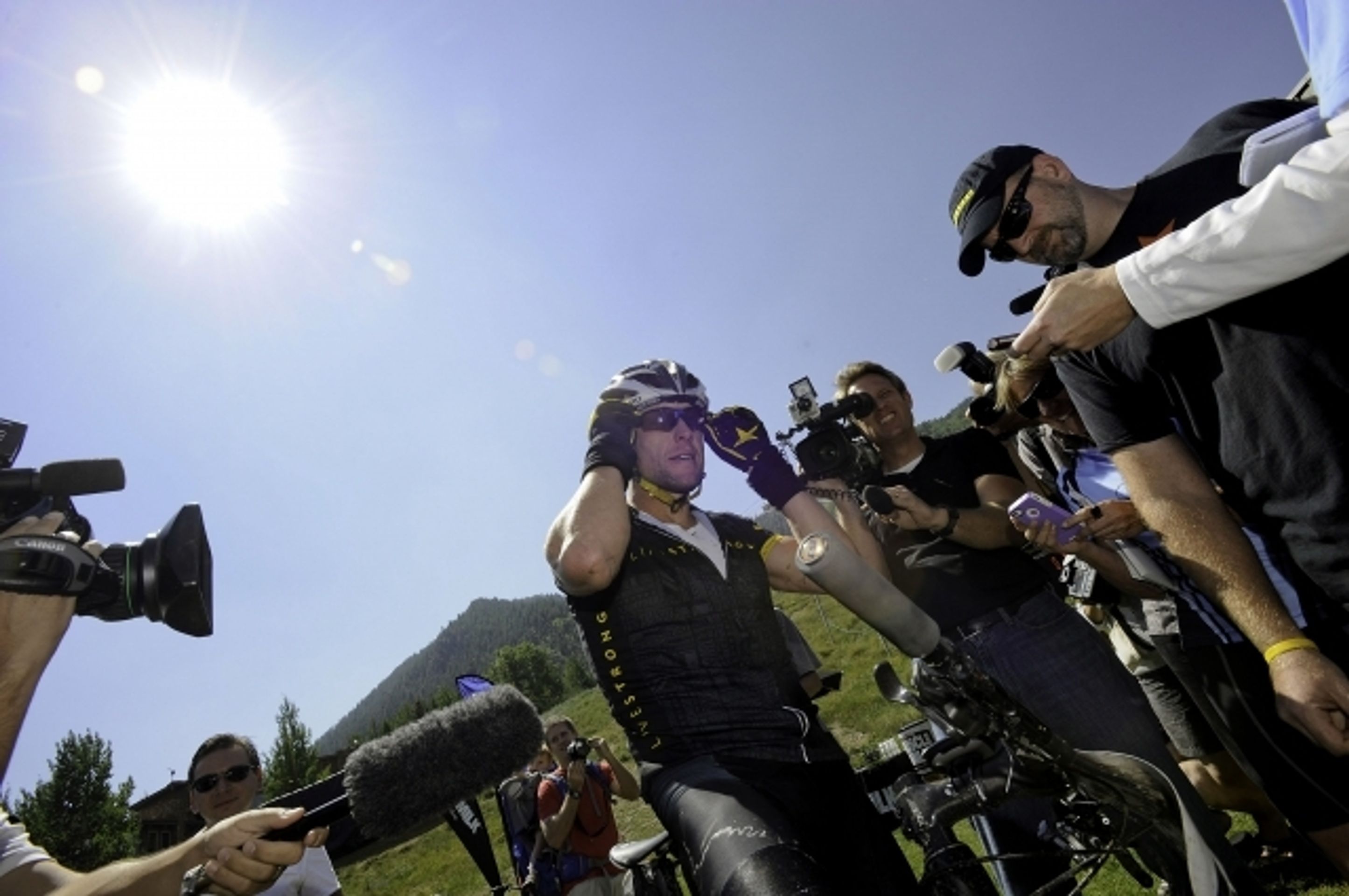 Lance Armstrong - 1 - GALERIE: Lance Armstrong už zase jezdí na kole (1/10)