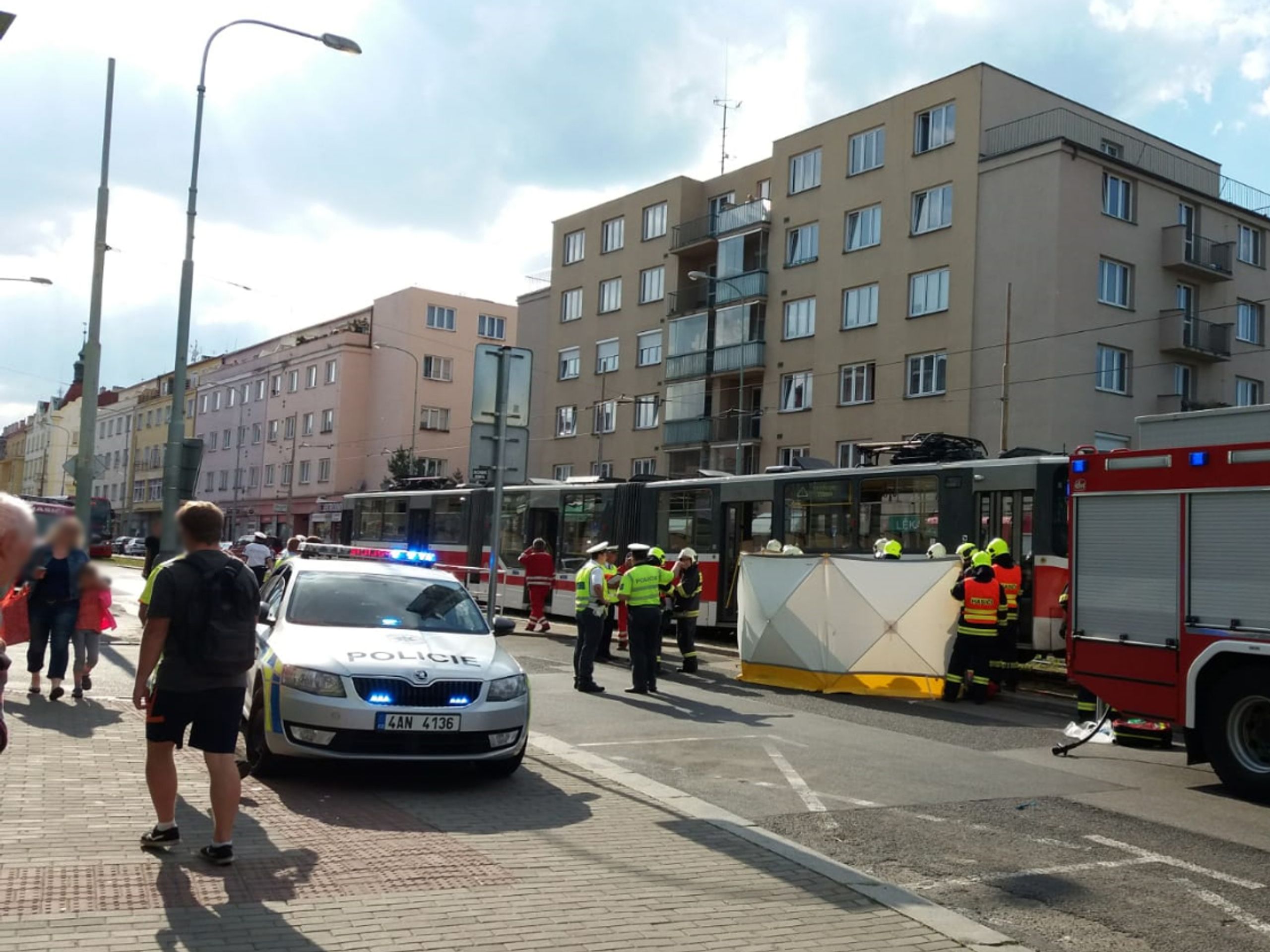 Ženu srazila tramvaj na Bělohorské - 5 - GALERIE: Ženu srazila tramvaj na Bělohorské (5/5)