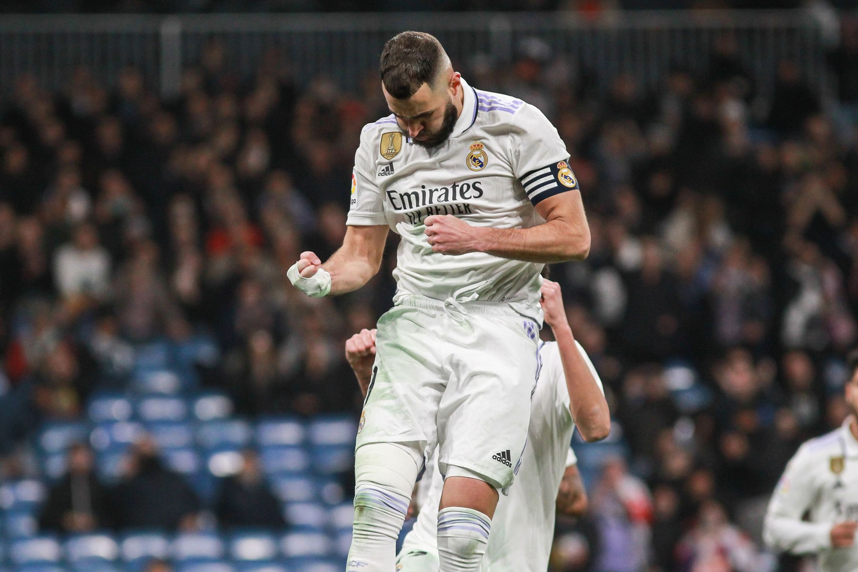 Karim Benzema slaví gól - Ženy Karima Benzemy (5/6)