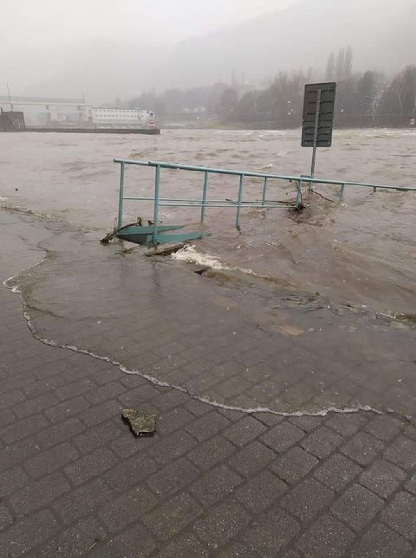 Rozvodněná řeka v Ústí nad Labem - 3 - GALERIE: Rozvodněná řeka v Ústí nad Labem (3/5)