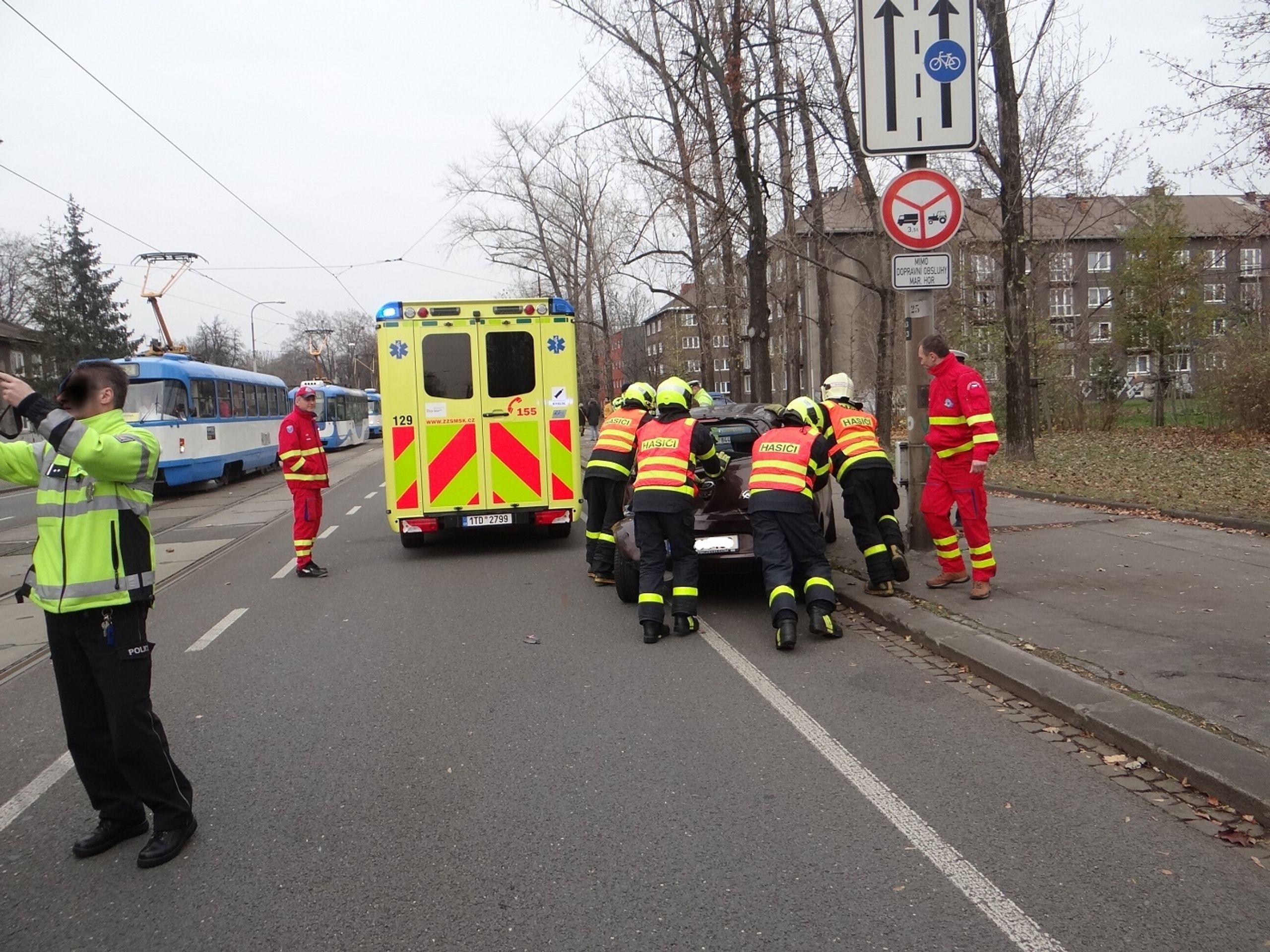 Nehoda tramvaje a auta v Ostravě - 2 - GALERIE: Nehoda tramvaje a auta v Ostravě (5/6)