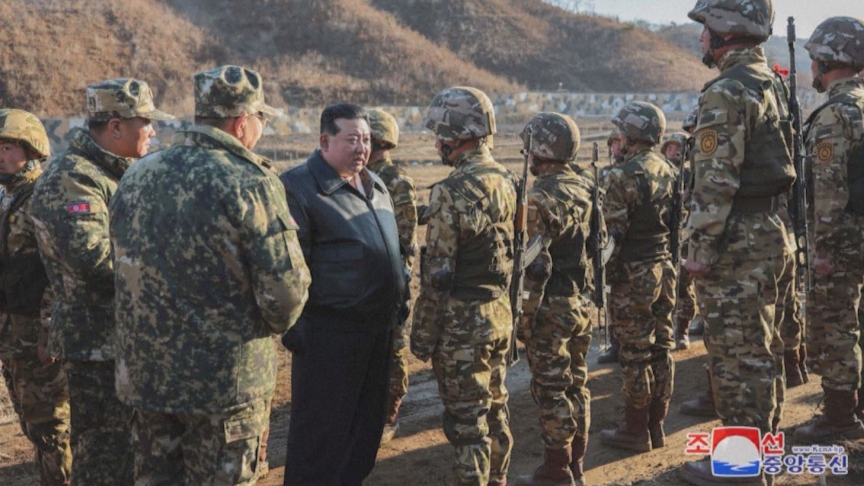 Kim Čong-un na vojenském cvičišti - Kim Čong-un na vojenském cvičišti (8/15)