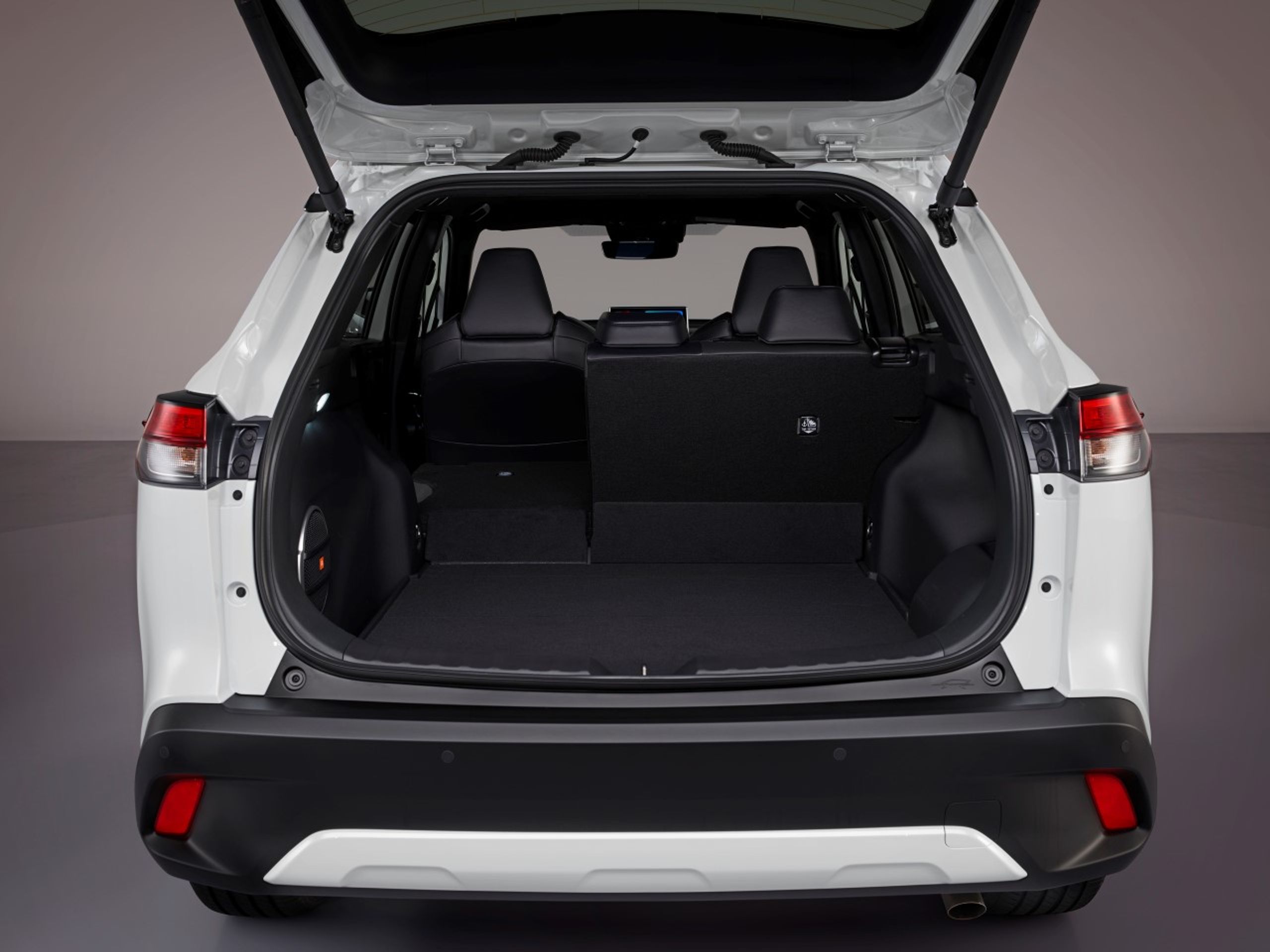 Toyota Corolla Cross - Corolla se převlékla ve stylu outdoorové módy. Toyota z ní udělala SUV (7/16)