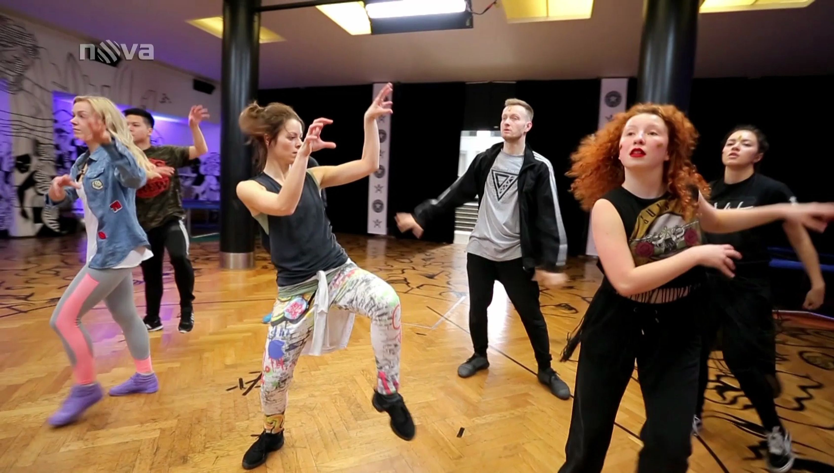 Tvoje tvář má známý hlas - Hana Holišová trénuje choreografii - 3 - GALERIE: Tvoje tvář má známý hlas - Hana Holišová trénuje choreografii (3/11)