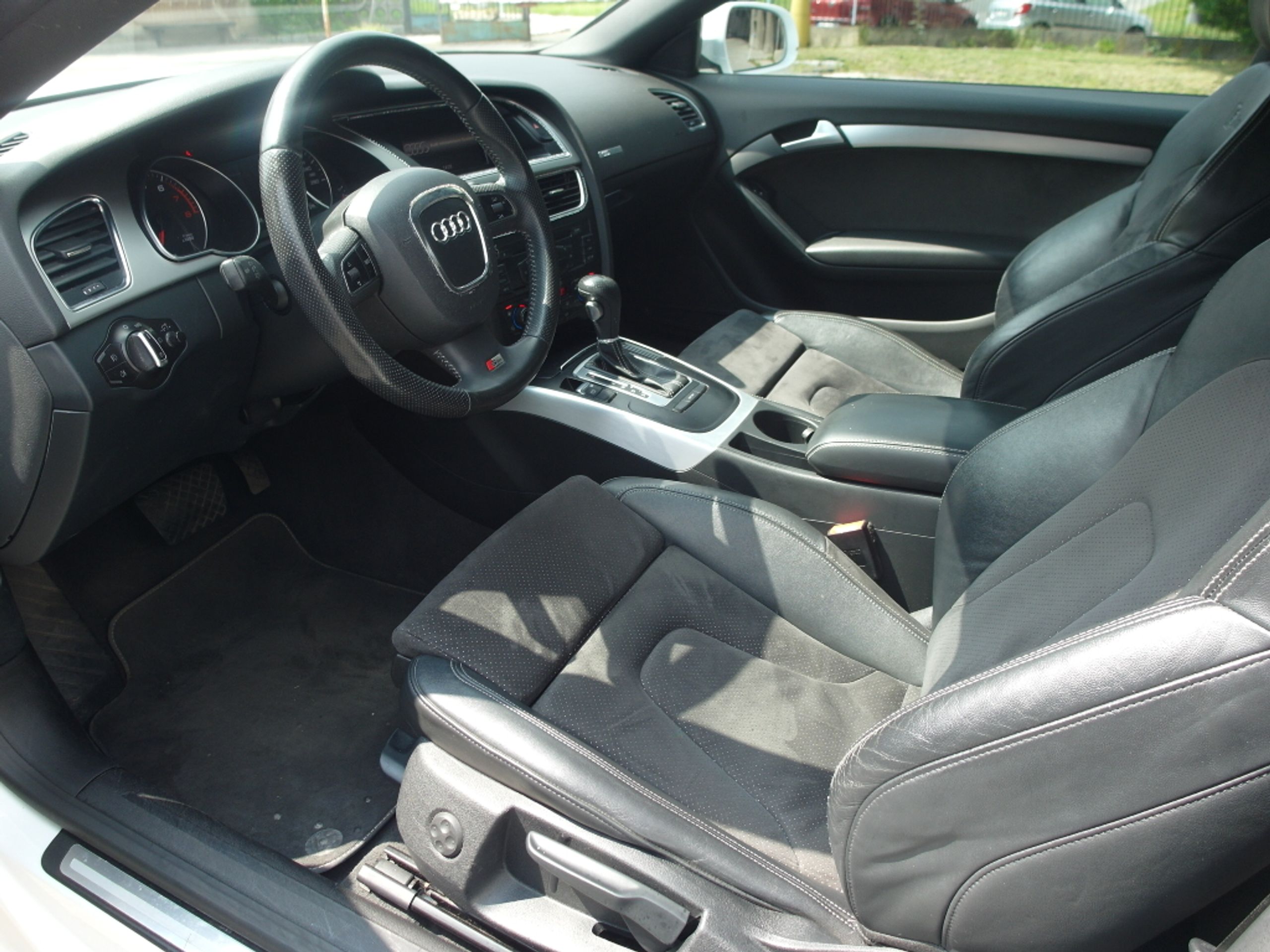 Audi A5 - GALERIE: Mafiánská Audi A5 S Line na prodej (3/5)