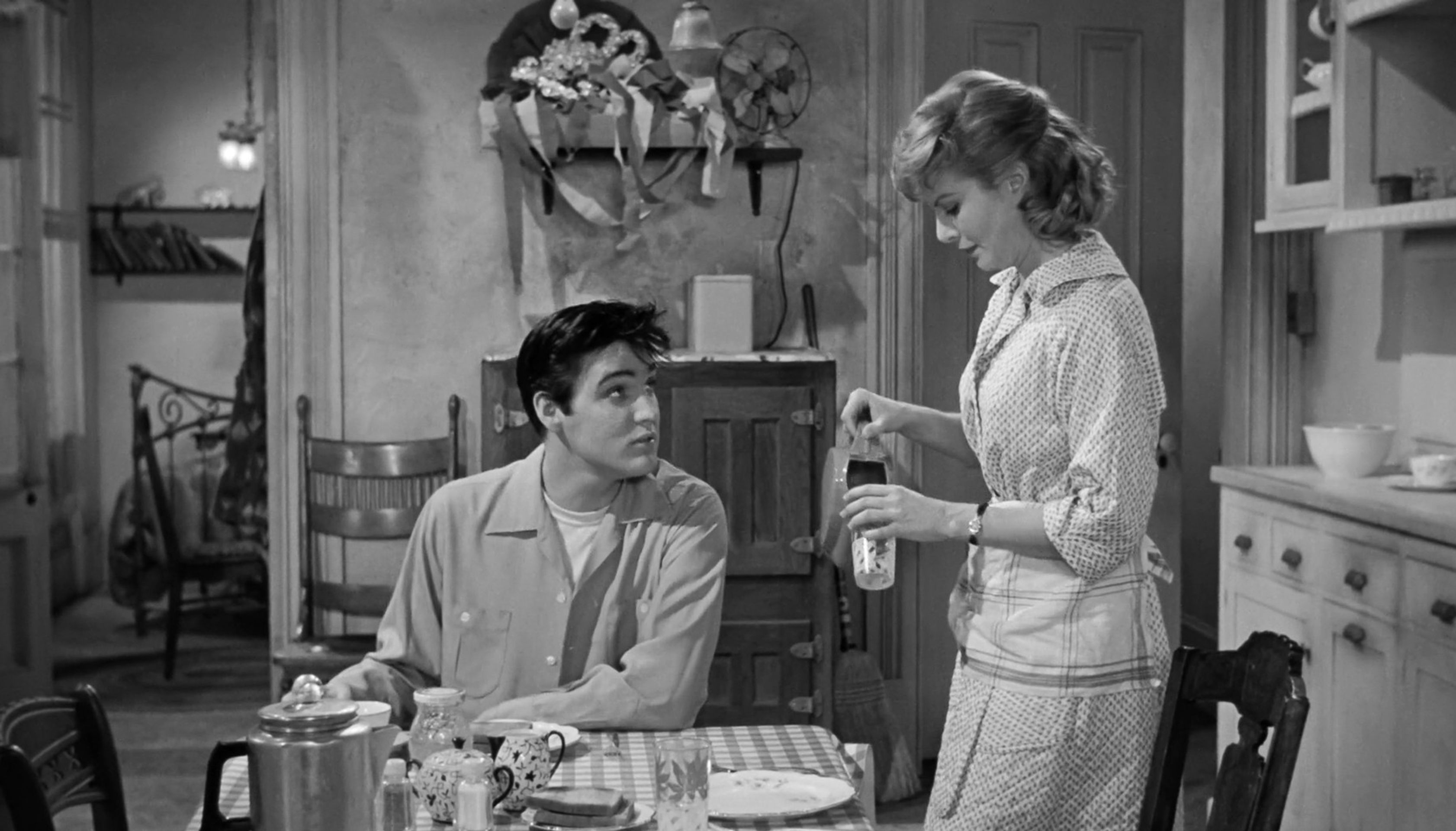 Jan Shepardová a Elvis Presley ve filmu King Creole, 1958 (3) - Jan Shepardová (2/3)