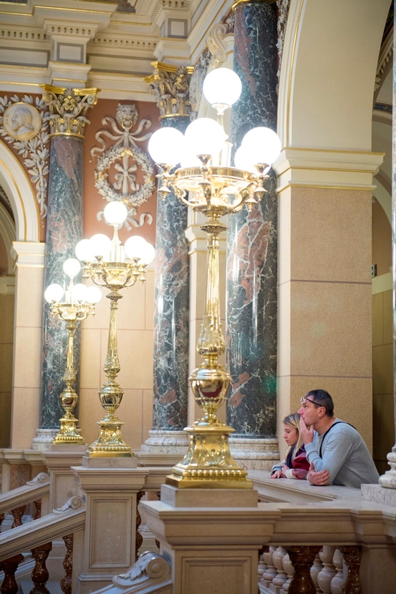 Na vstup do Národního muzea lidé čekají hodinové fronty - 13 - GALERIE: Fronty před Národním muzeem (22/34)