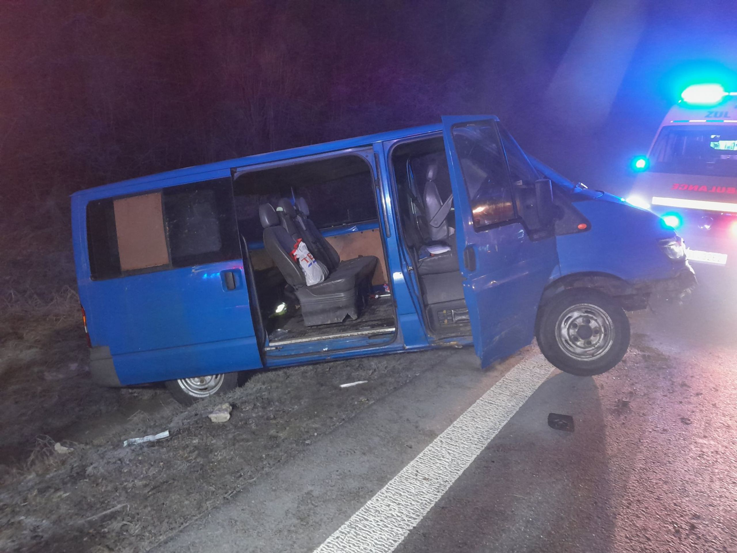 Dopravní nehoda u obce Korozluky (1) - Česko sevřela námraza (15/17)