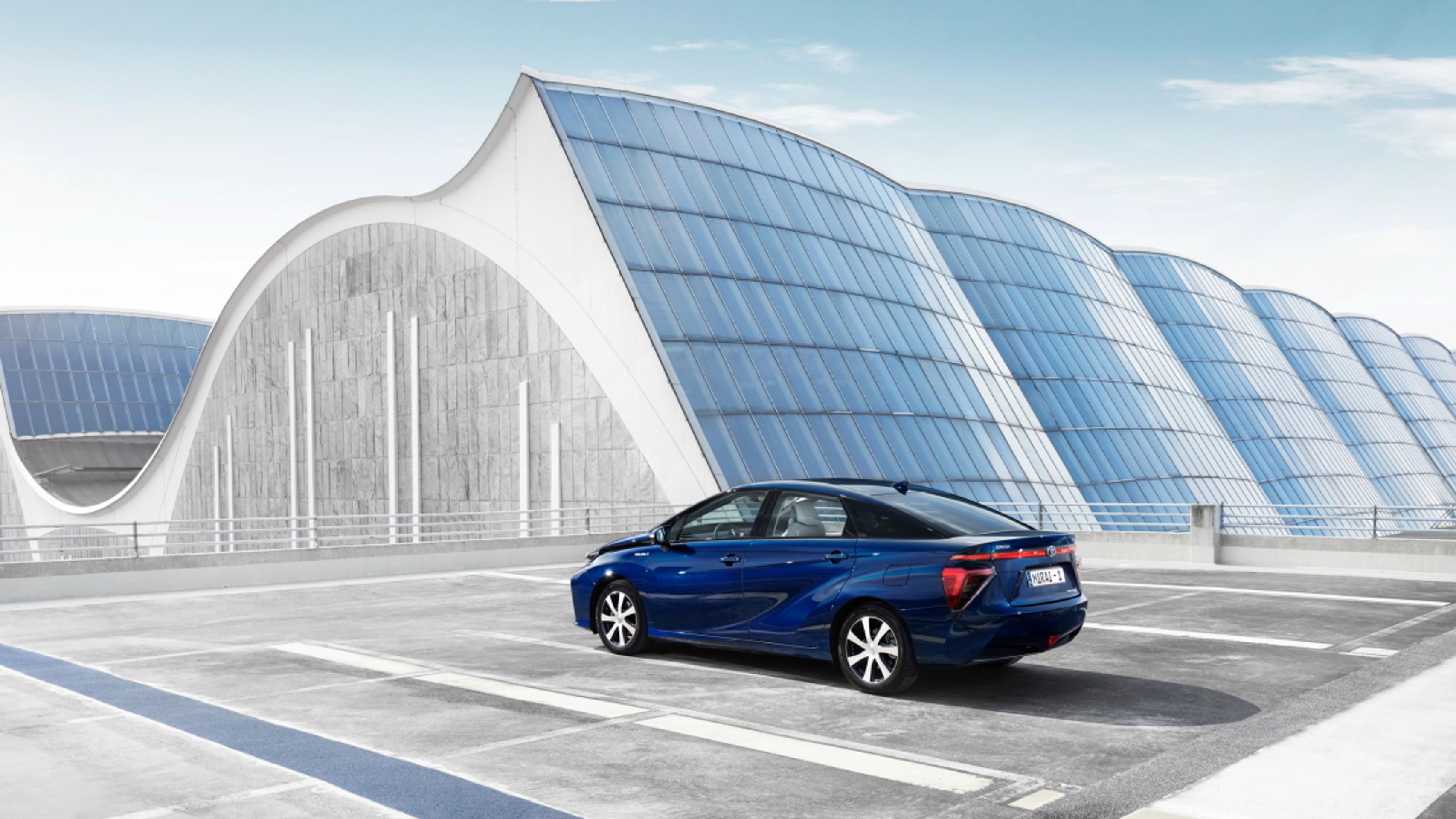 Toyota Mirai - 19 - Fotogalerie: Vodíková Toyota Mirai (19/26)