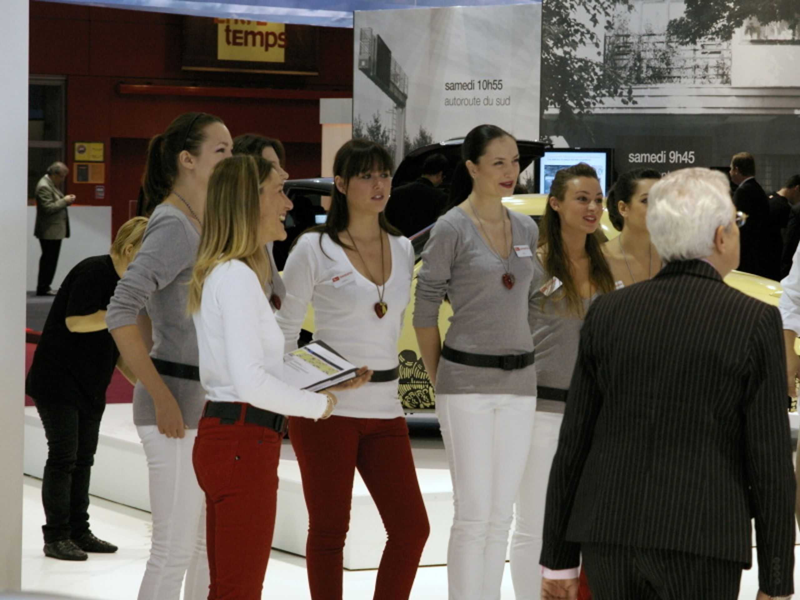 Modelka, paříž, autosalon - GALERIE holky paříž (2/6)