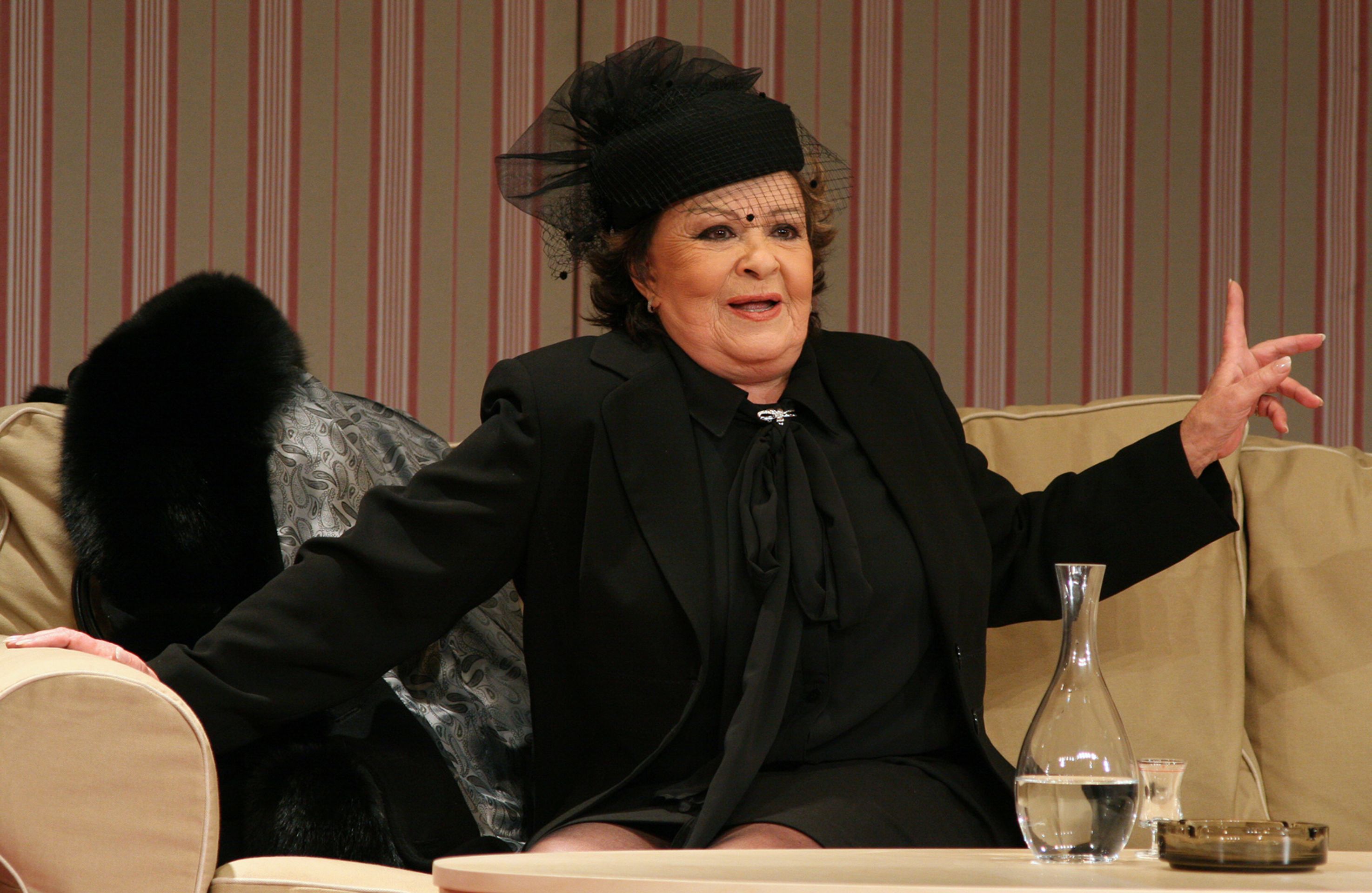 Jiřina Bohdalová - 2008 - Divadlo na Jezerce - Jak šel čas s Jiřinou Bohdalovou (11/12)