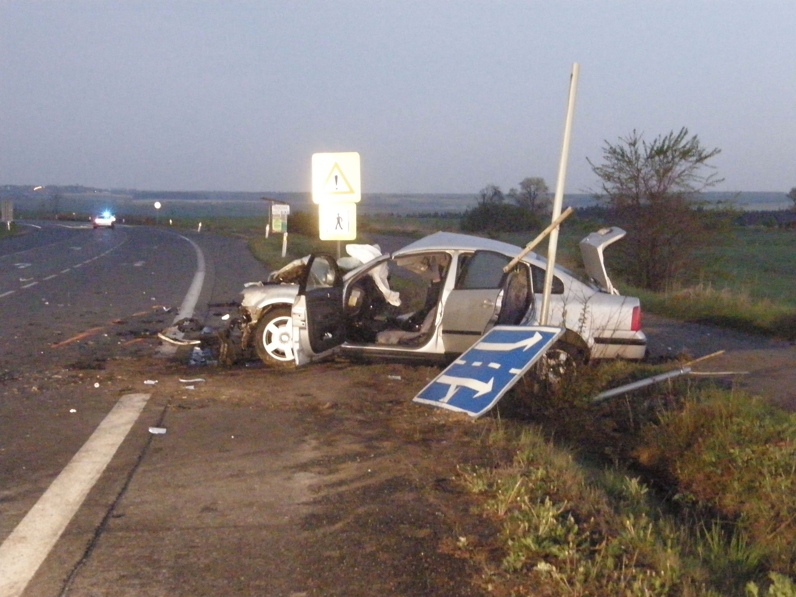 Passat se čelně srazil s kamionem u Kladna - 6 - Passat se čelně srazil s kamionem u Kladna (6/9)