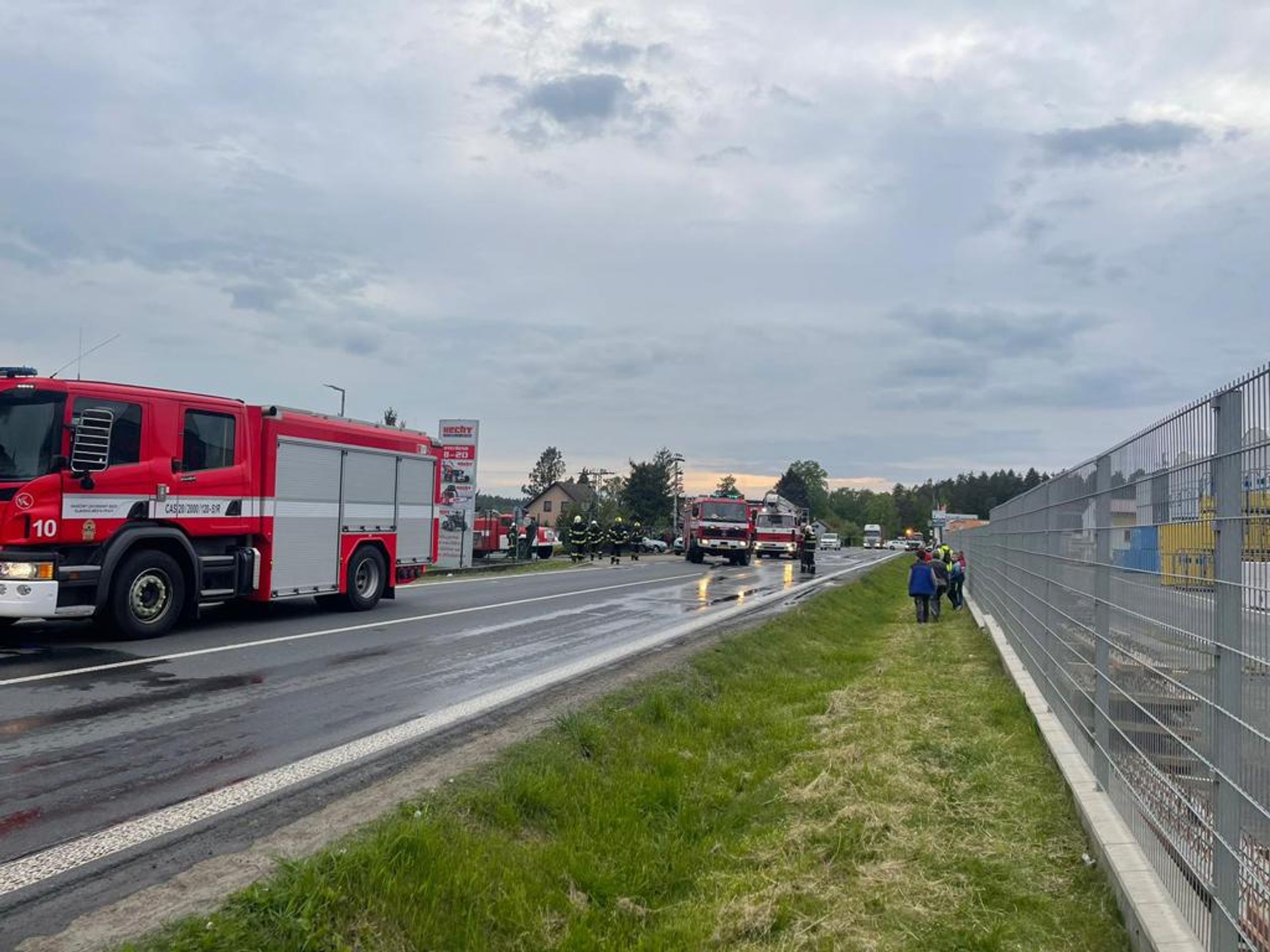 Požár haly za Prahou - Požár haly v Tehovci (11/14)