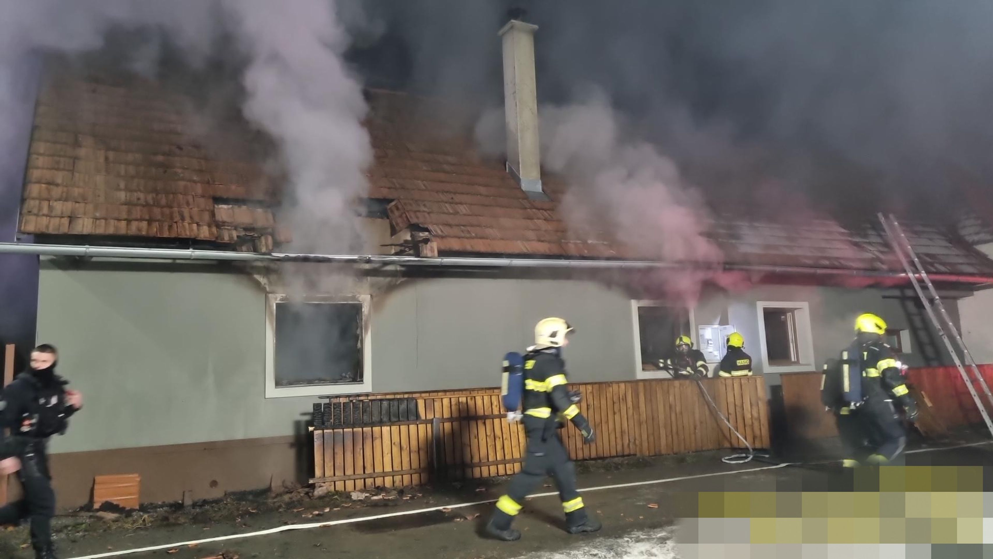Požár domu na Berounsku - Požár rodinného domu na Berounsku (2/5)