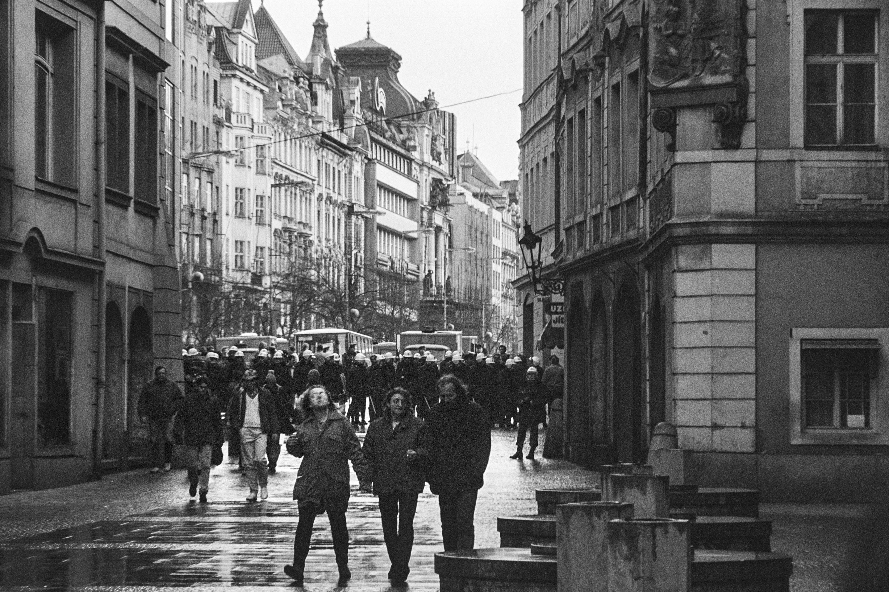 Historické fotografie z revolučního roku 1989 - 13 - GALERIE: Historické fotografie z revolučního roku 1989 (13/20)