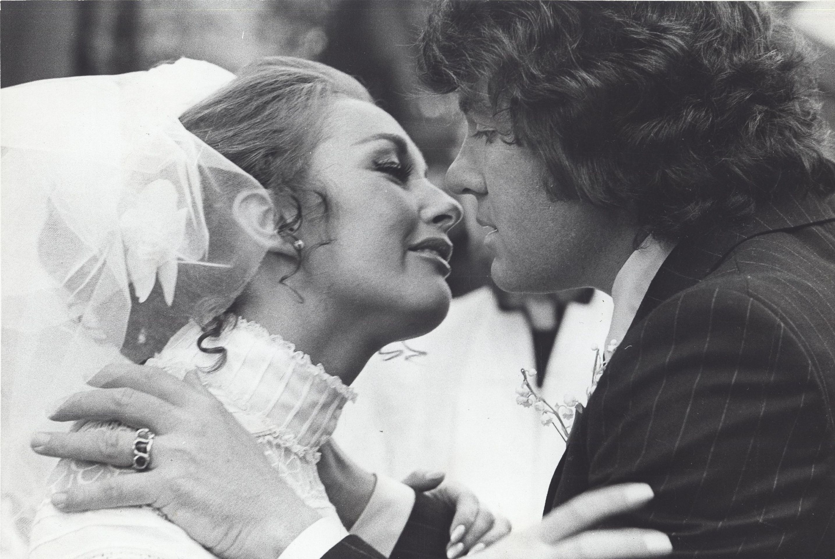 Svatební den, Michael Cole a Paula Kellyová ve svatební den, 1971 (2) - Michael Cole (1/5)