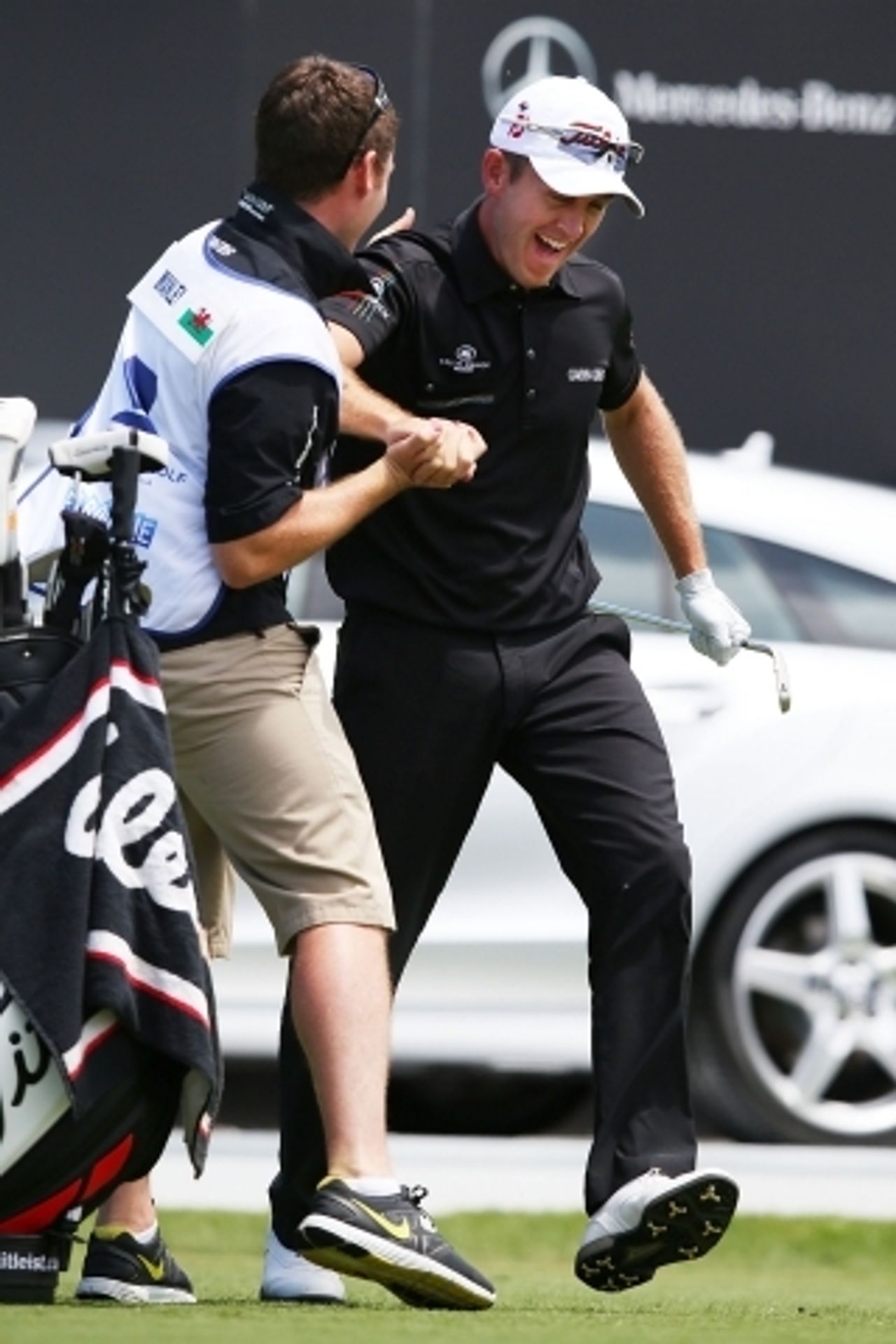 Golfista Stuart Manley zahrál hole in one, mercedes ale nedostal - 1 - GALERIE: Golfista Manley zahrál hole in one, mercedes ale nedostal (6/7)