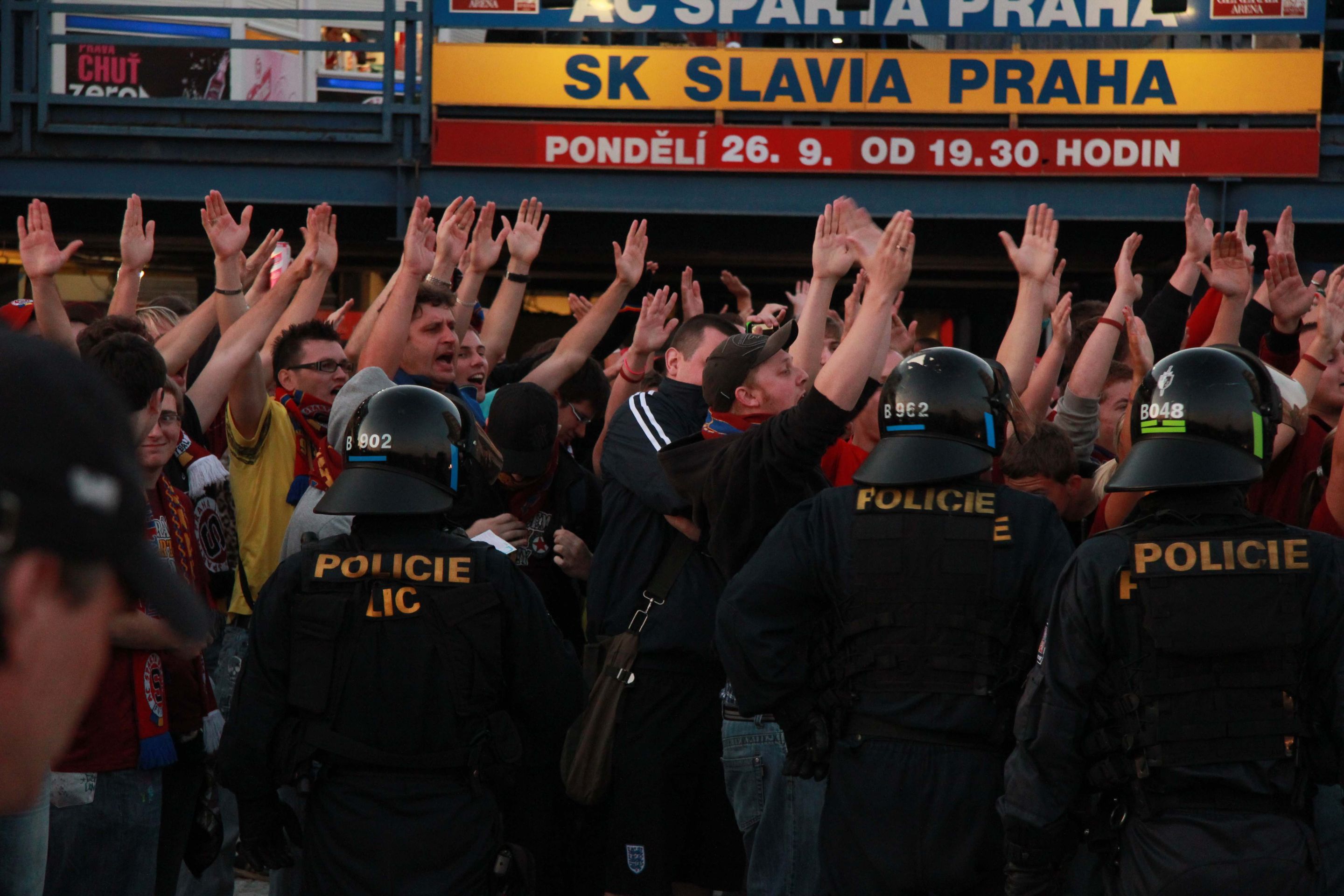 Derby pražských S - policie a fanoušci - 9 - GALERIE: Derby Sparta-Slavia (1/15)