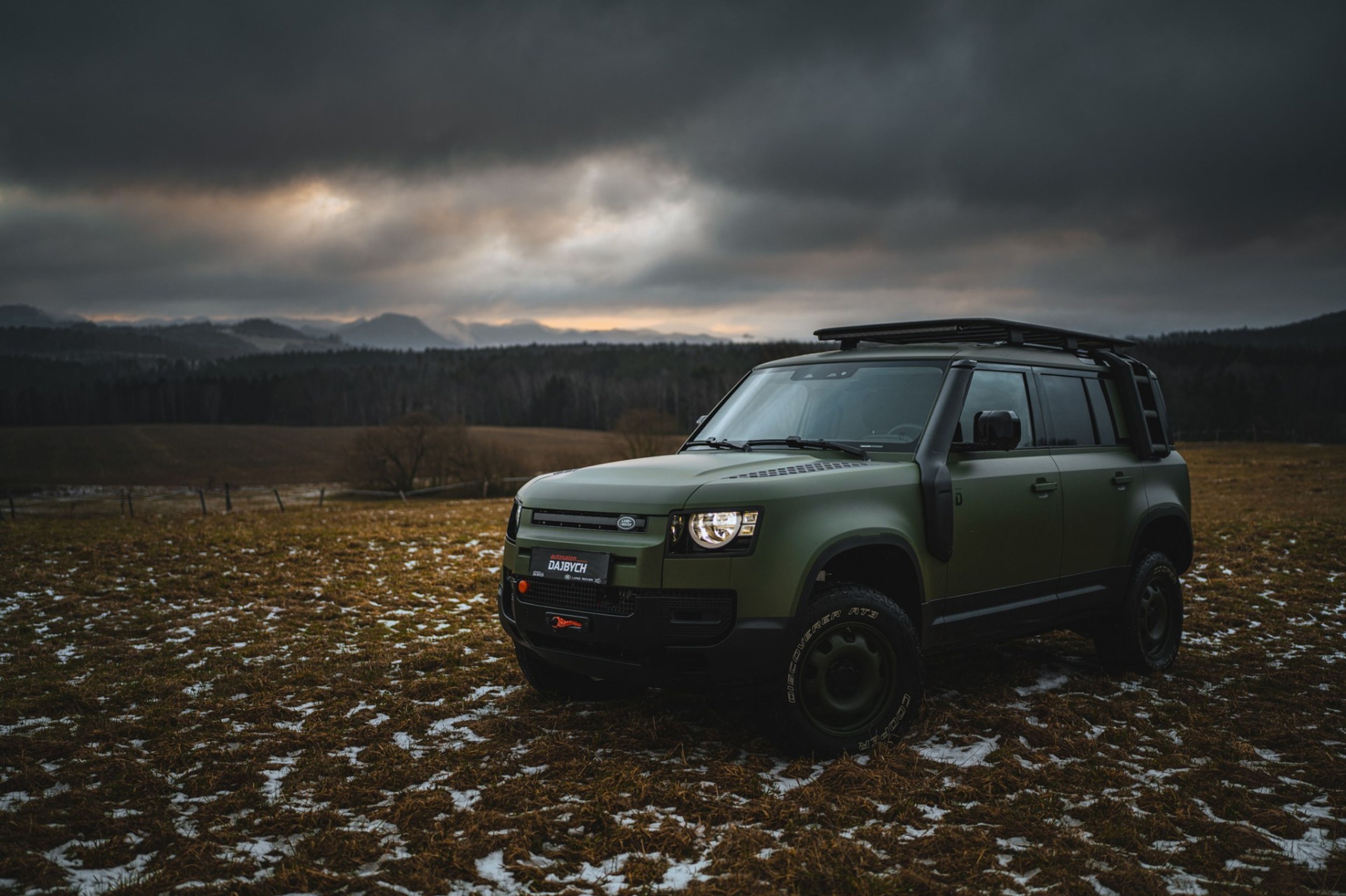 Land Rover Defender 110 upravený pro bezpečnostní složky - 34 - Fotogalerie: Speciální landrover pro bezpečnostní složky (18/18)