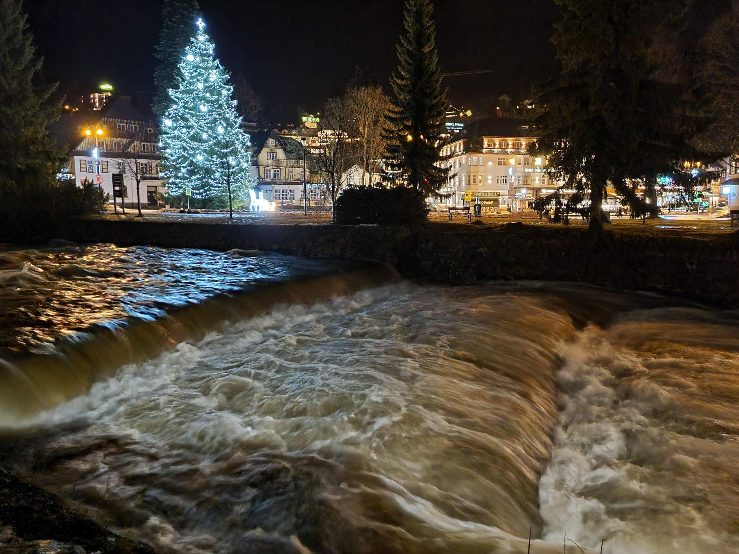 Labe - Rozvodněné řeky (2/8)