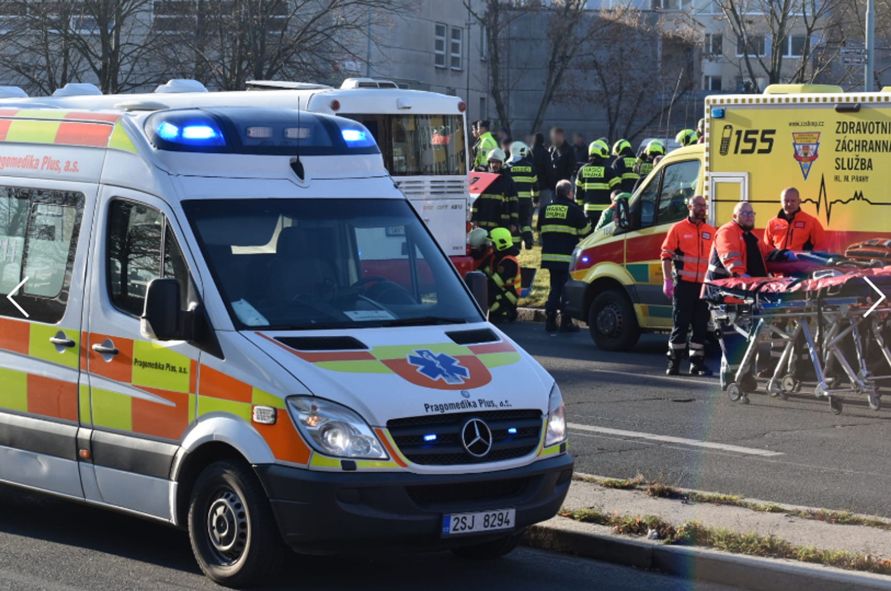 Nehoda dvou autobusů v Praze na Chodově - 4 - GALERIE: Nehoda dvou autobusů v Praze (4/10)